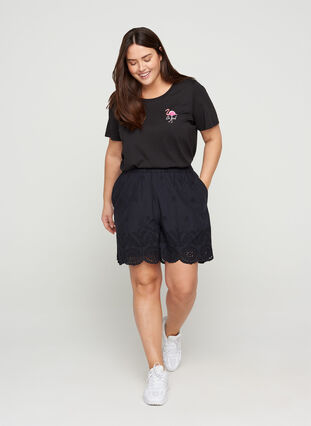 Cotton shorts with pockets and broderie anglaise, Black, Model image number 2