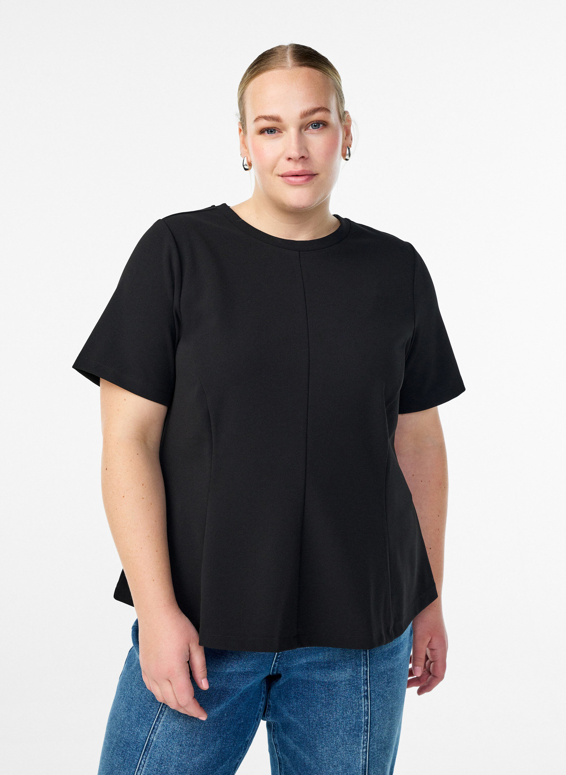 Short-sleeved blouse with shaping darts, Black, Model