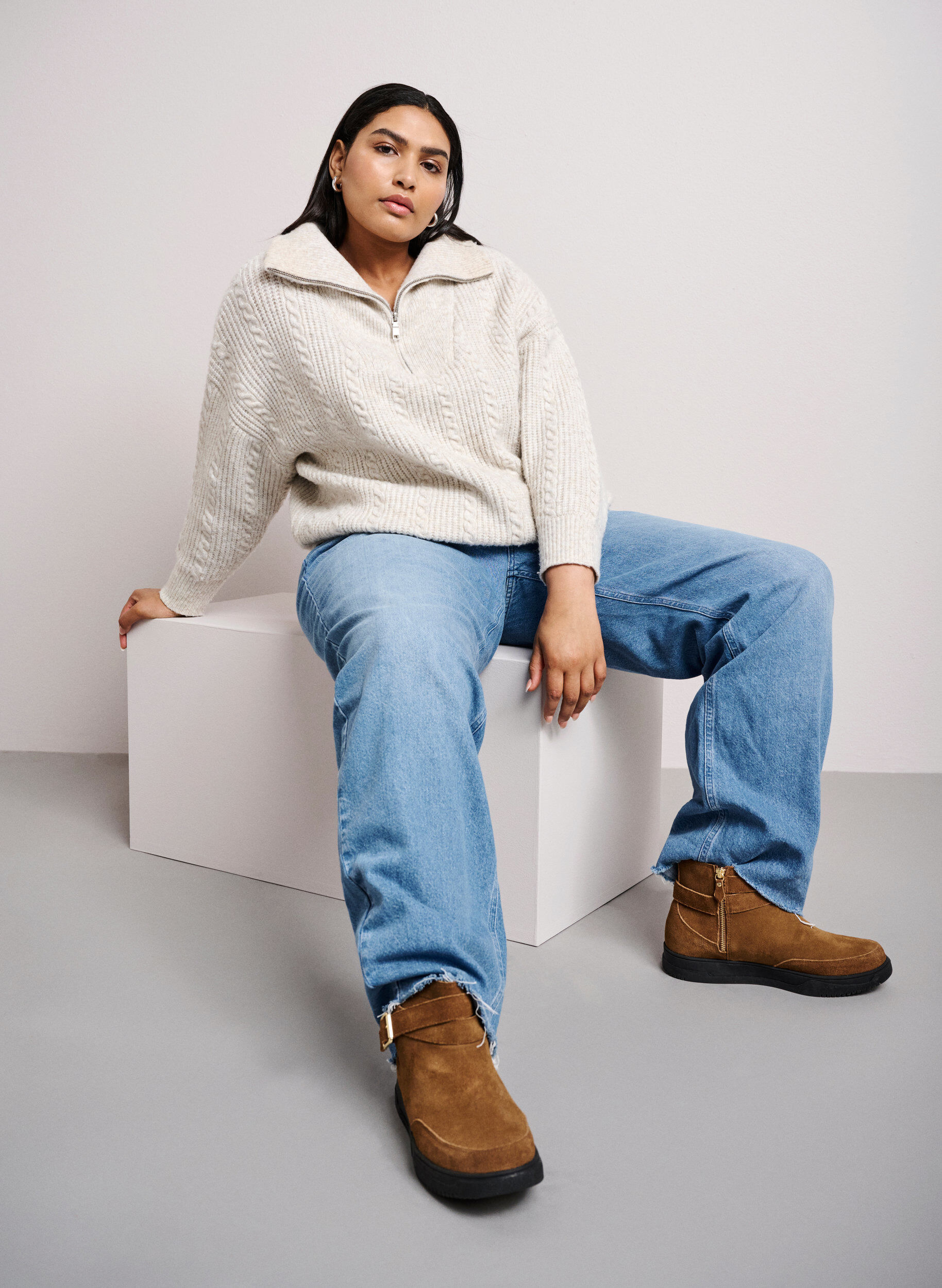 Zizzifashion Short wide fit boot in suede, Tobacco Brown, Image image number 0