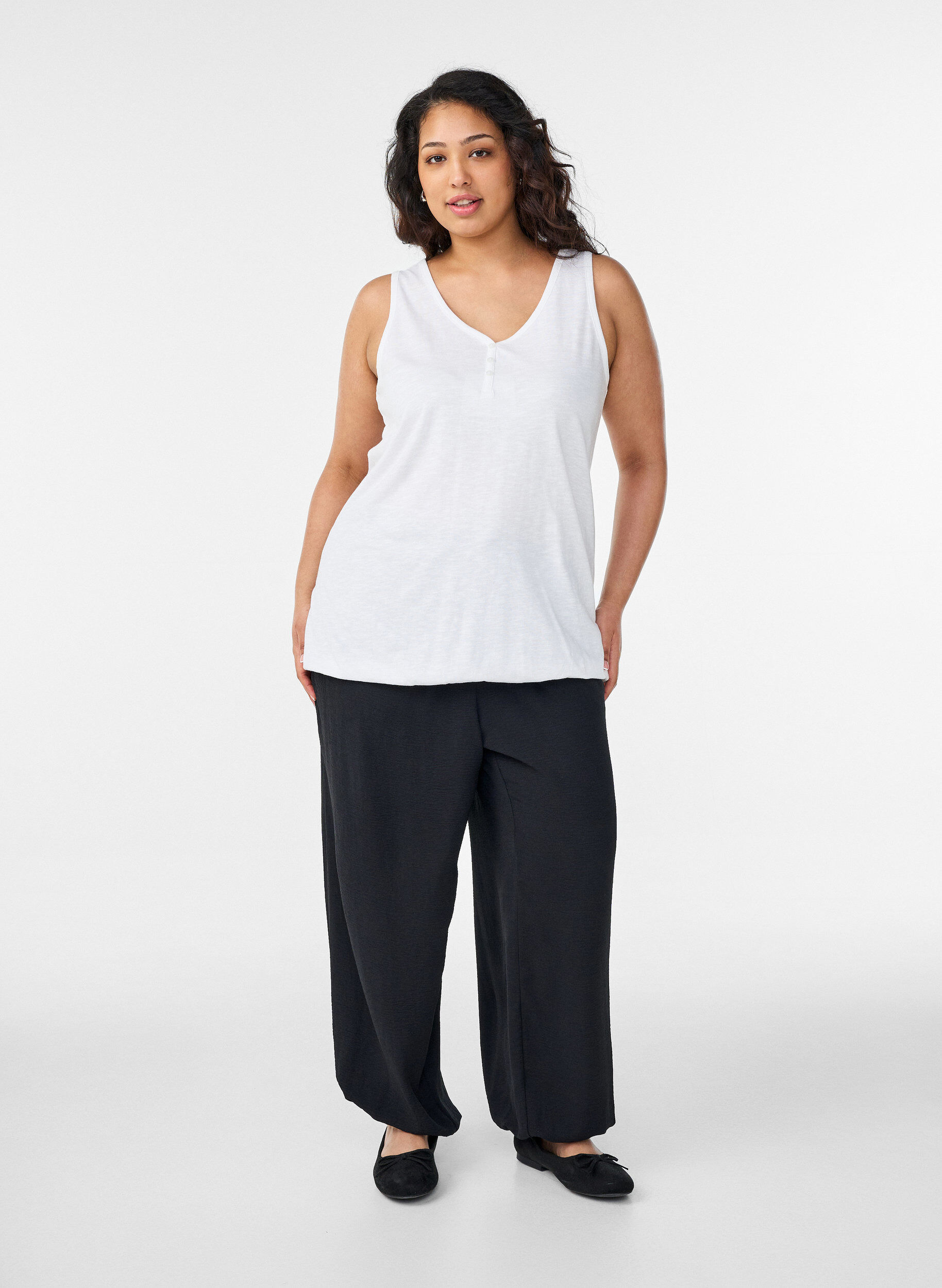 Zizzifashion Tank top in organic cotton with V-neck and buttons, White, Model image number 1
