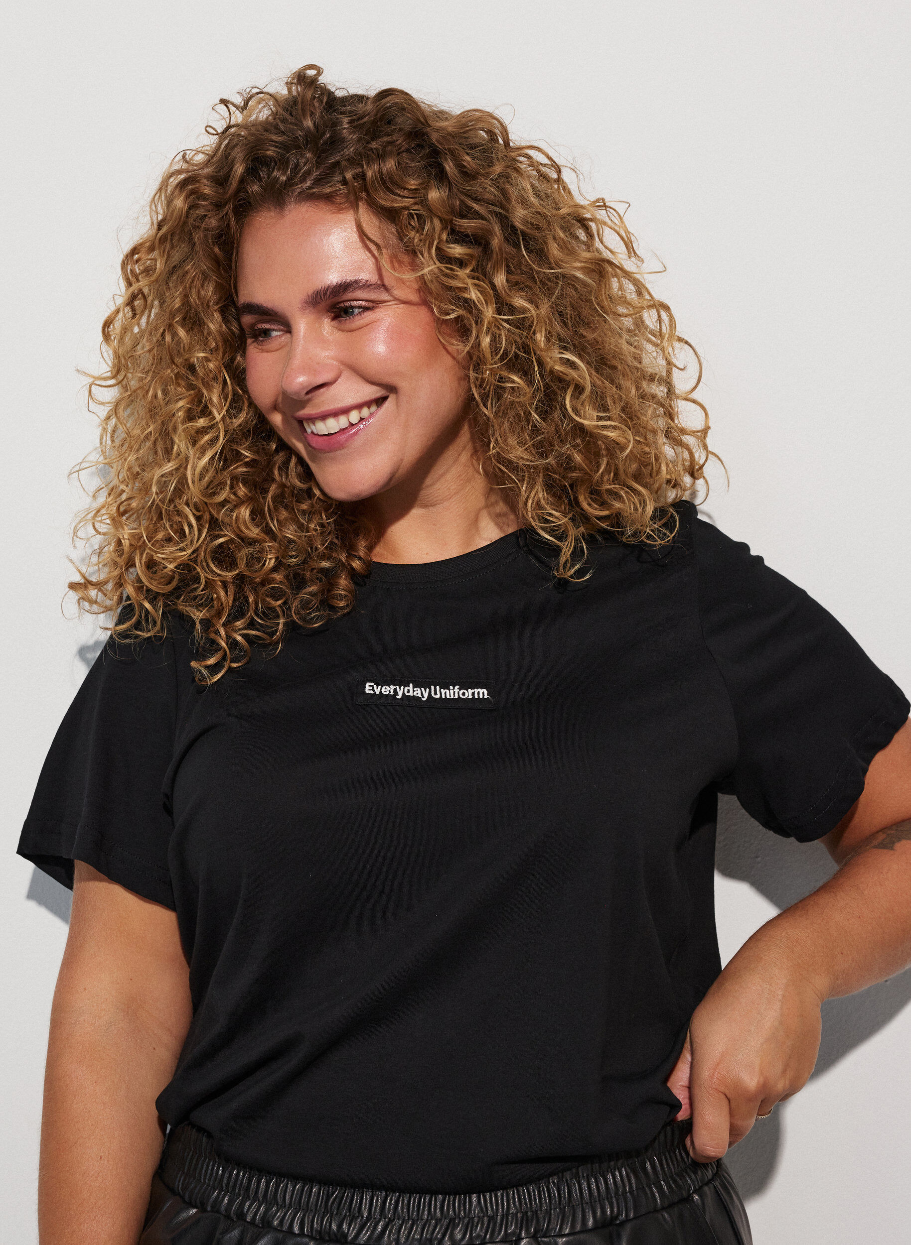 ZizzifashionCotton T-shirt with text badge, Black, Model image number 3