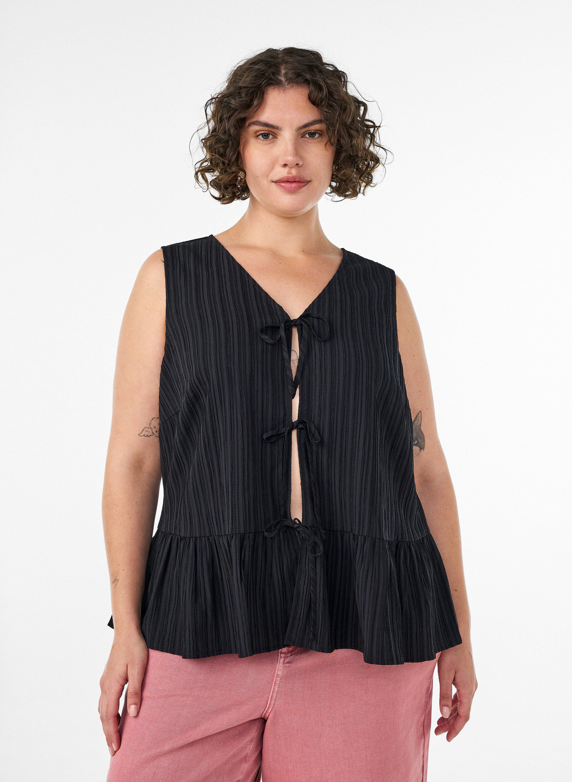 Zizzifashion Sleeveless blouse with texture and a tie fastening, Black, Model image number 0