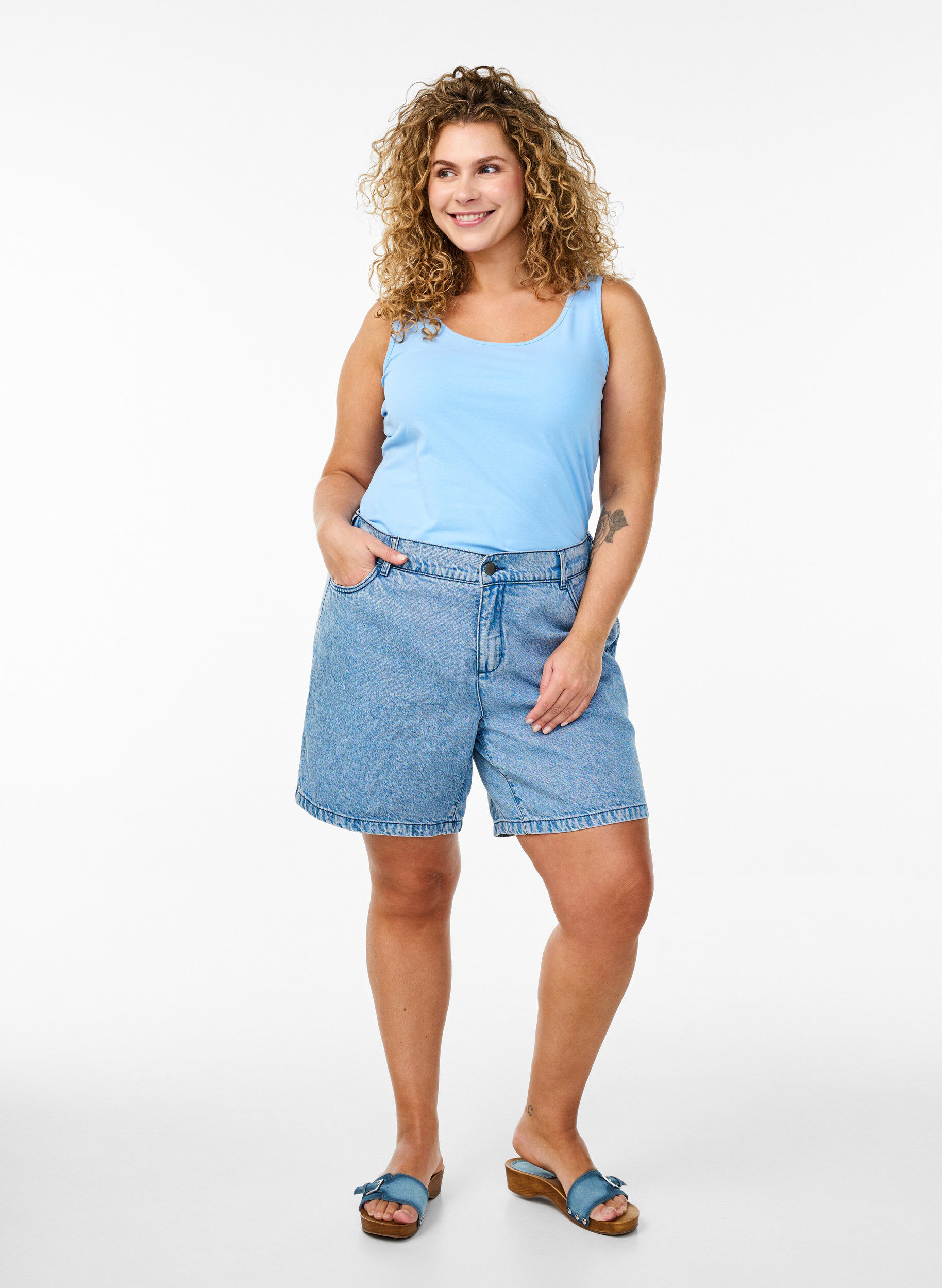 ZizzifashionSolid color basic top in cotton, Light Blue, Model image number 1