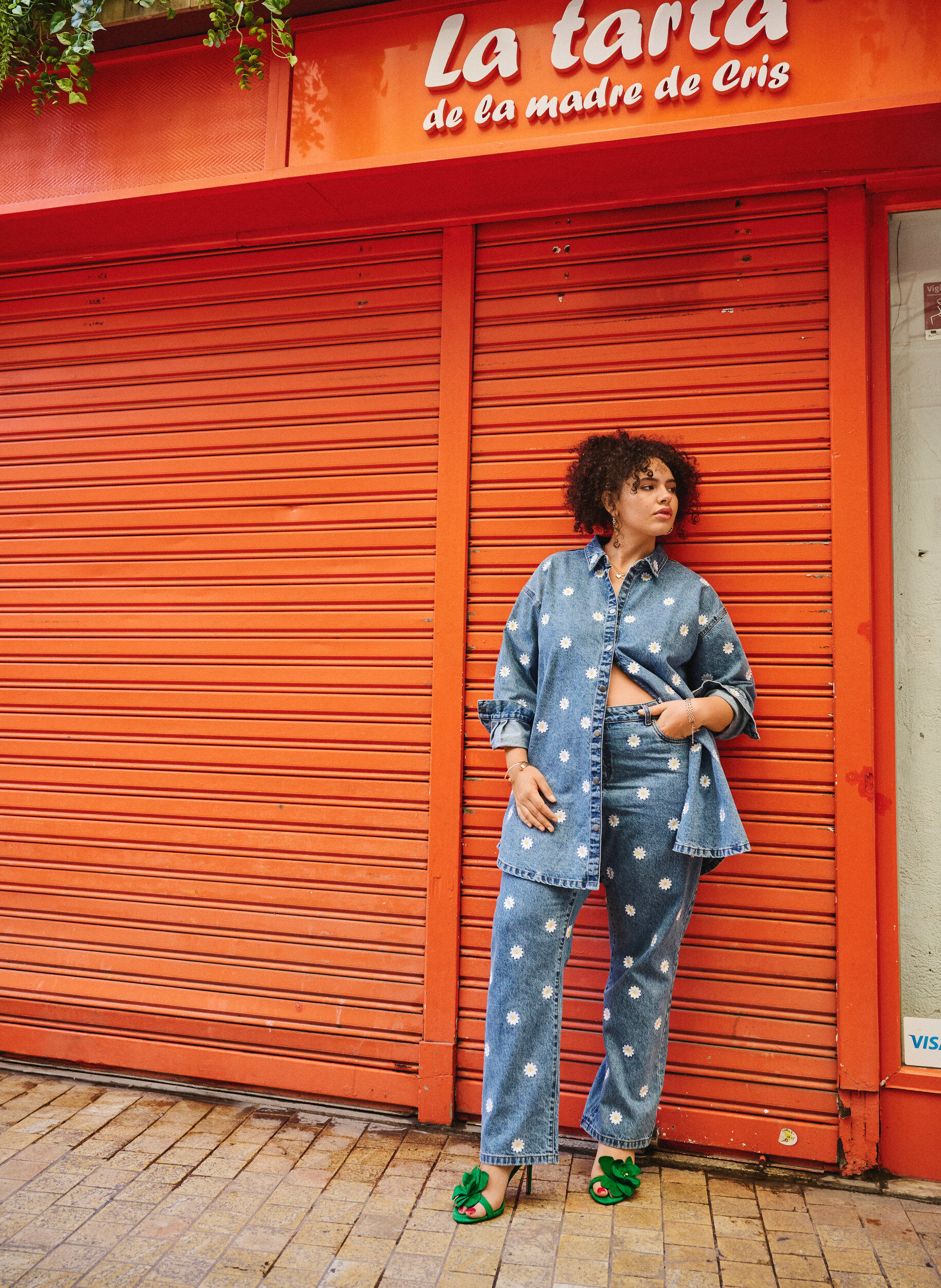 Zizzifashion High waist Gemma jeans with daisies, Light Blue, Image image number 0