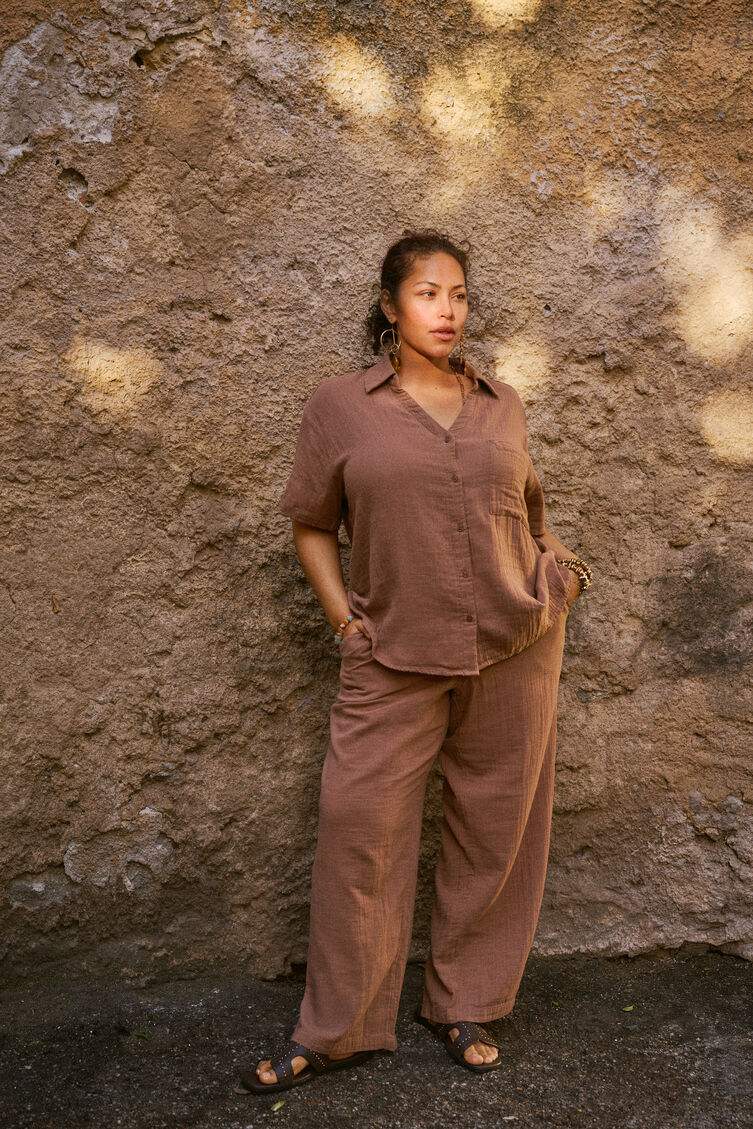 Brown set in cotton muslin, , Model