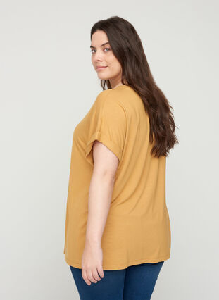 Round neck t-shirt made from a viscose mix, Honey Mustard , Model image number 1