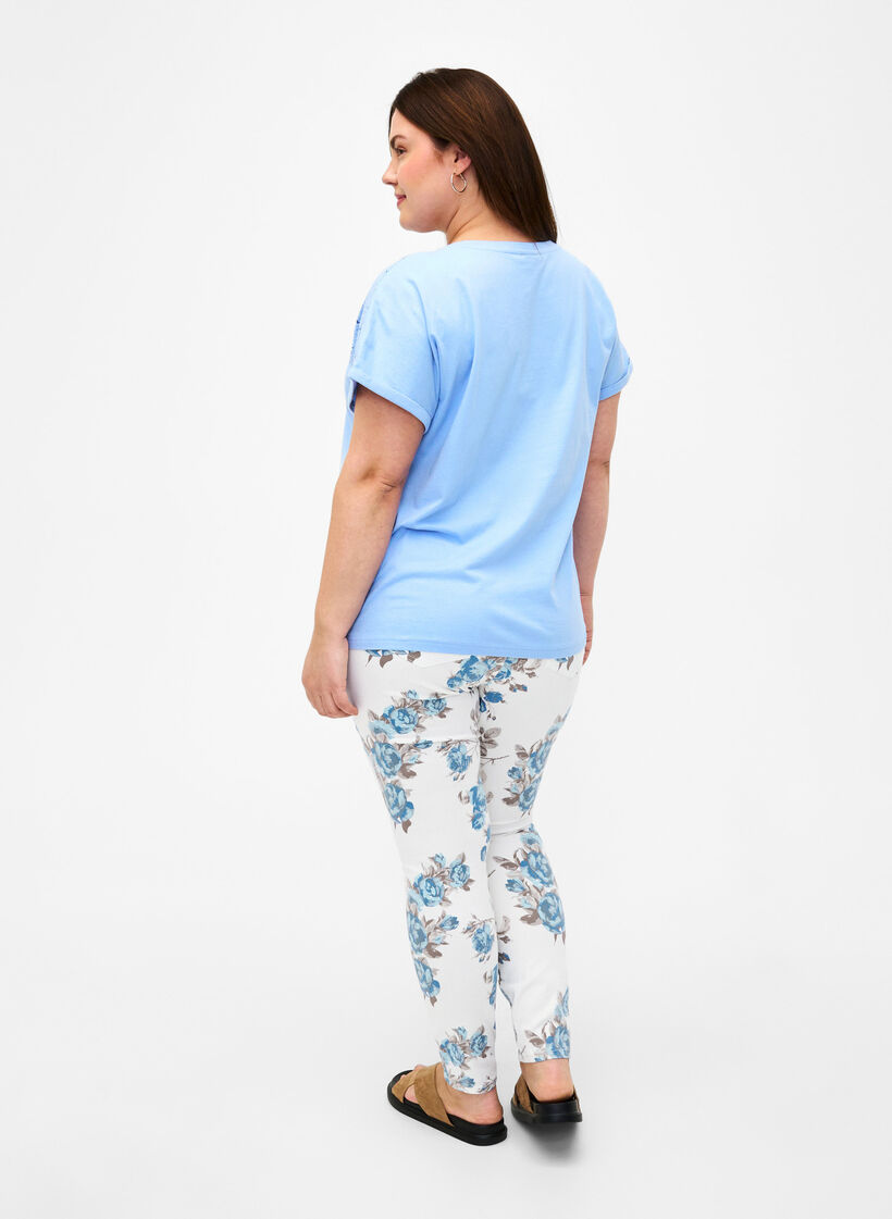 Super slim Amy jeans with a floral print, White, Model image number 1