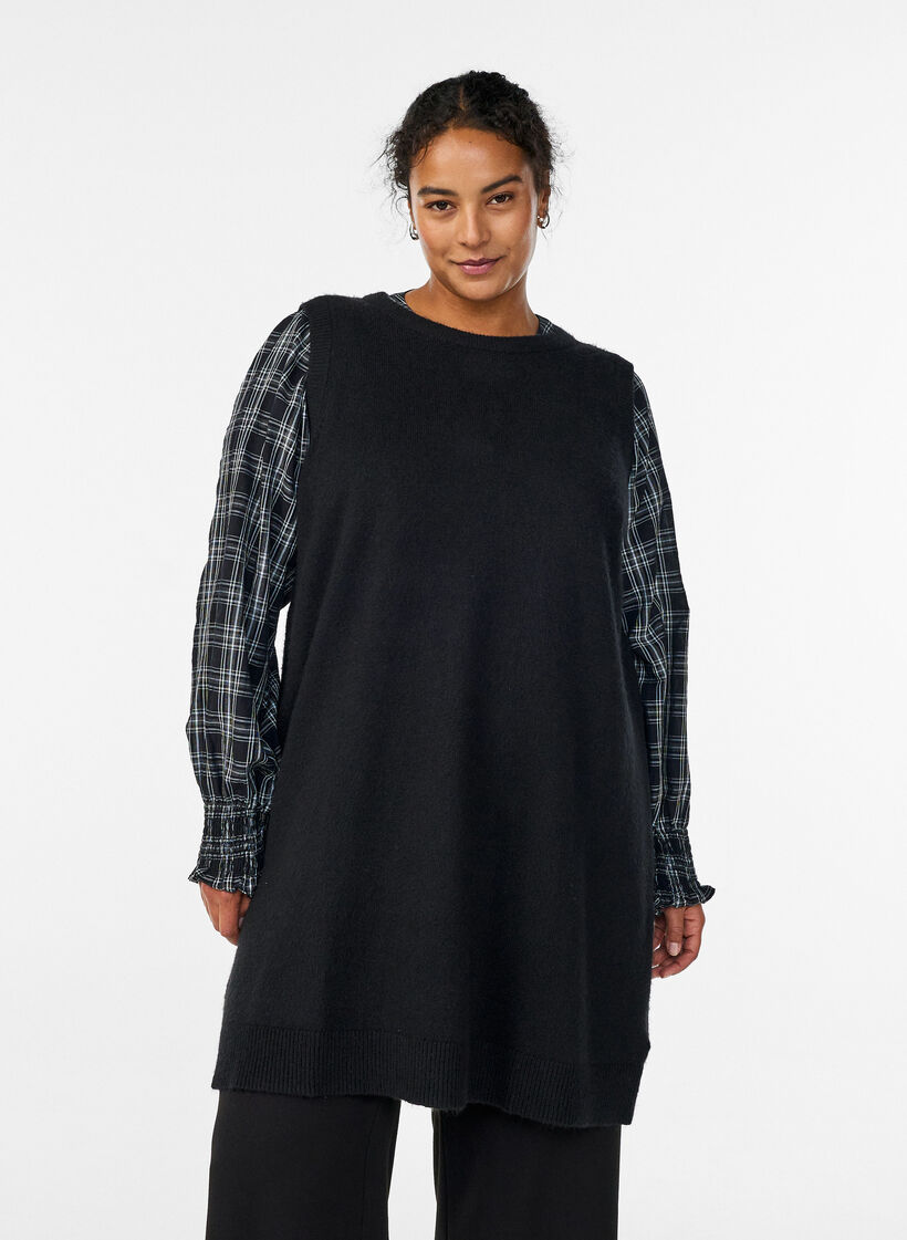 Short sleeveless knitted dress, Black, Model image number 0