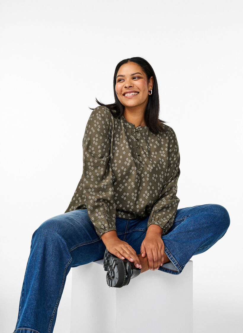 Long-sleeved blouse with pattern and buttons, Green, Image image number 0