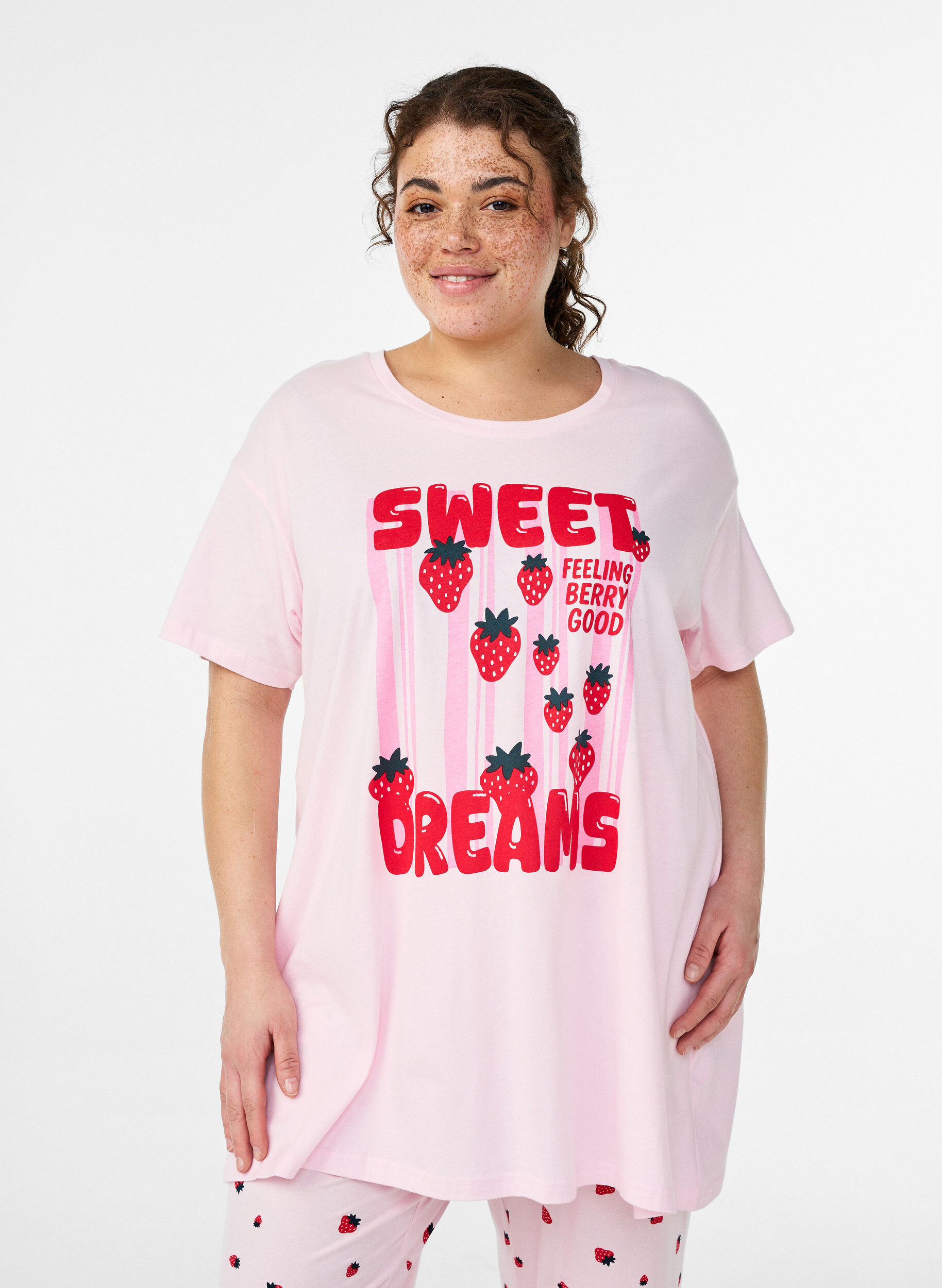 Zizzifashion Long night T-shirt in organic cotton with print, Red, Model image number 0