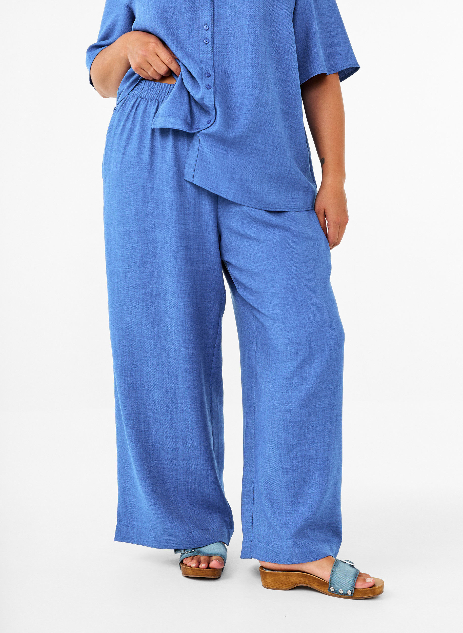 Zizzifashion Loose trousers with elasticated waistband and pockets, Blue, Model image number 2