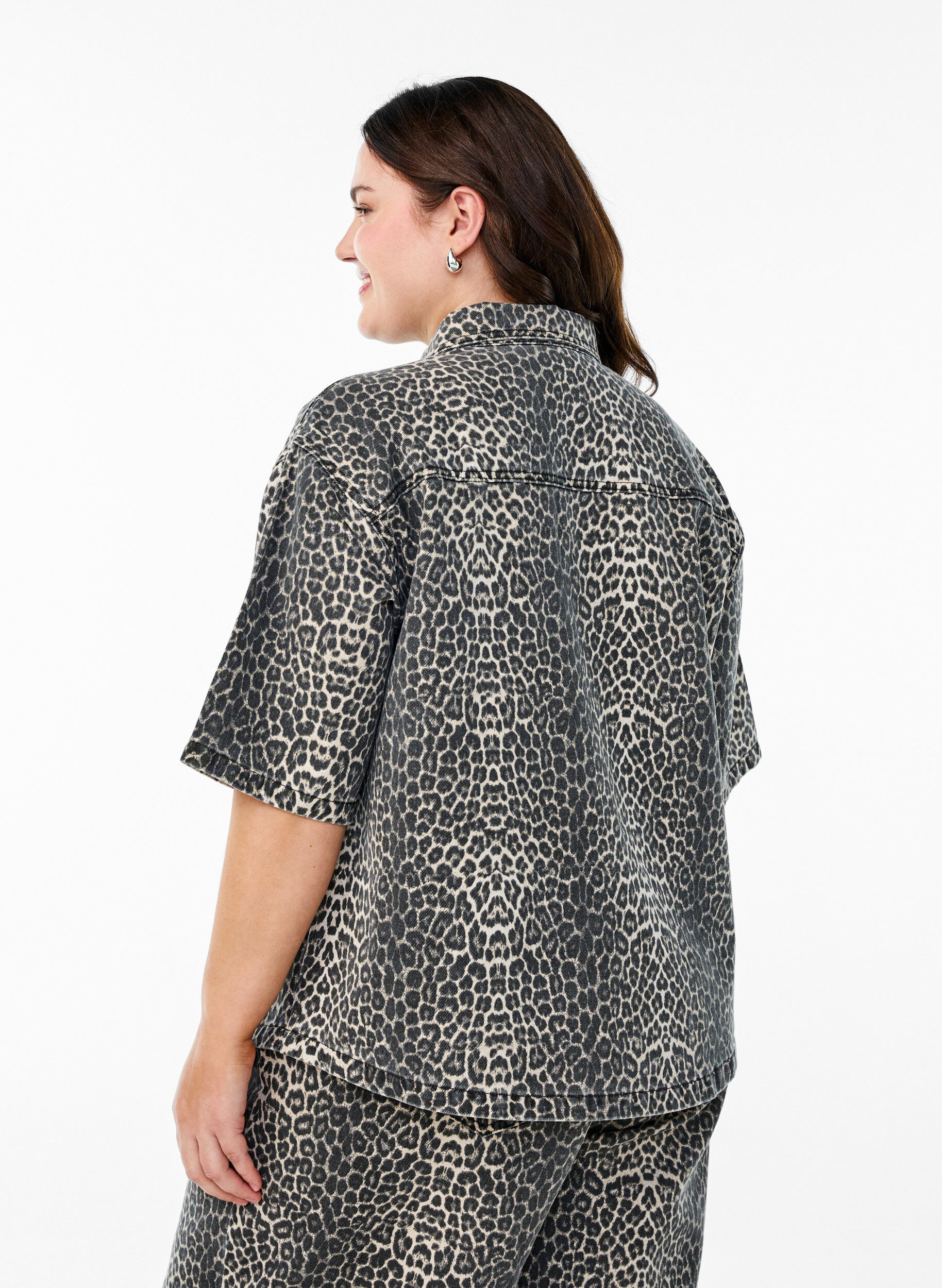 Zizzifashion Denim shirt with leopard print and short sleeves, Leopard, Model image number 1