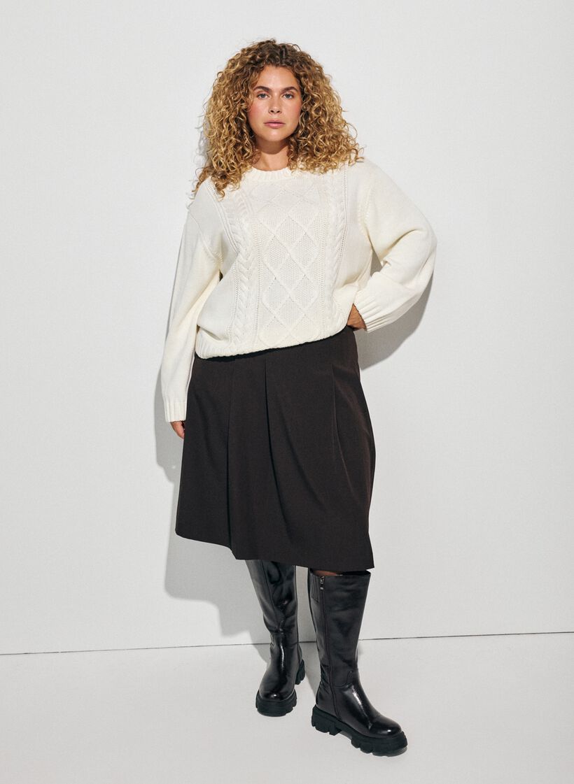 Soft elegance in contrast, , Model