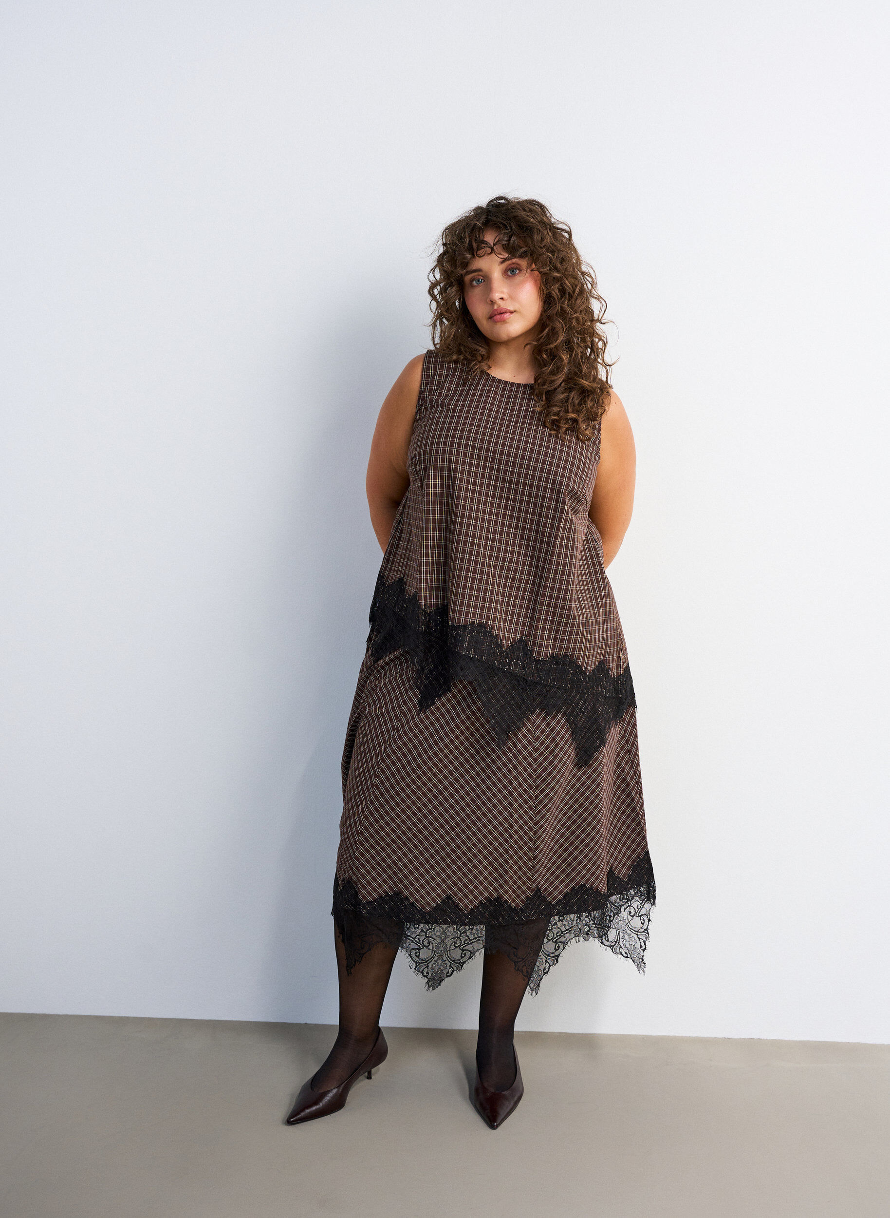 ZizzifashionChecked top with asymmetric lace trim, Brown, Model image number 1
