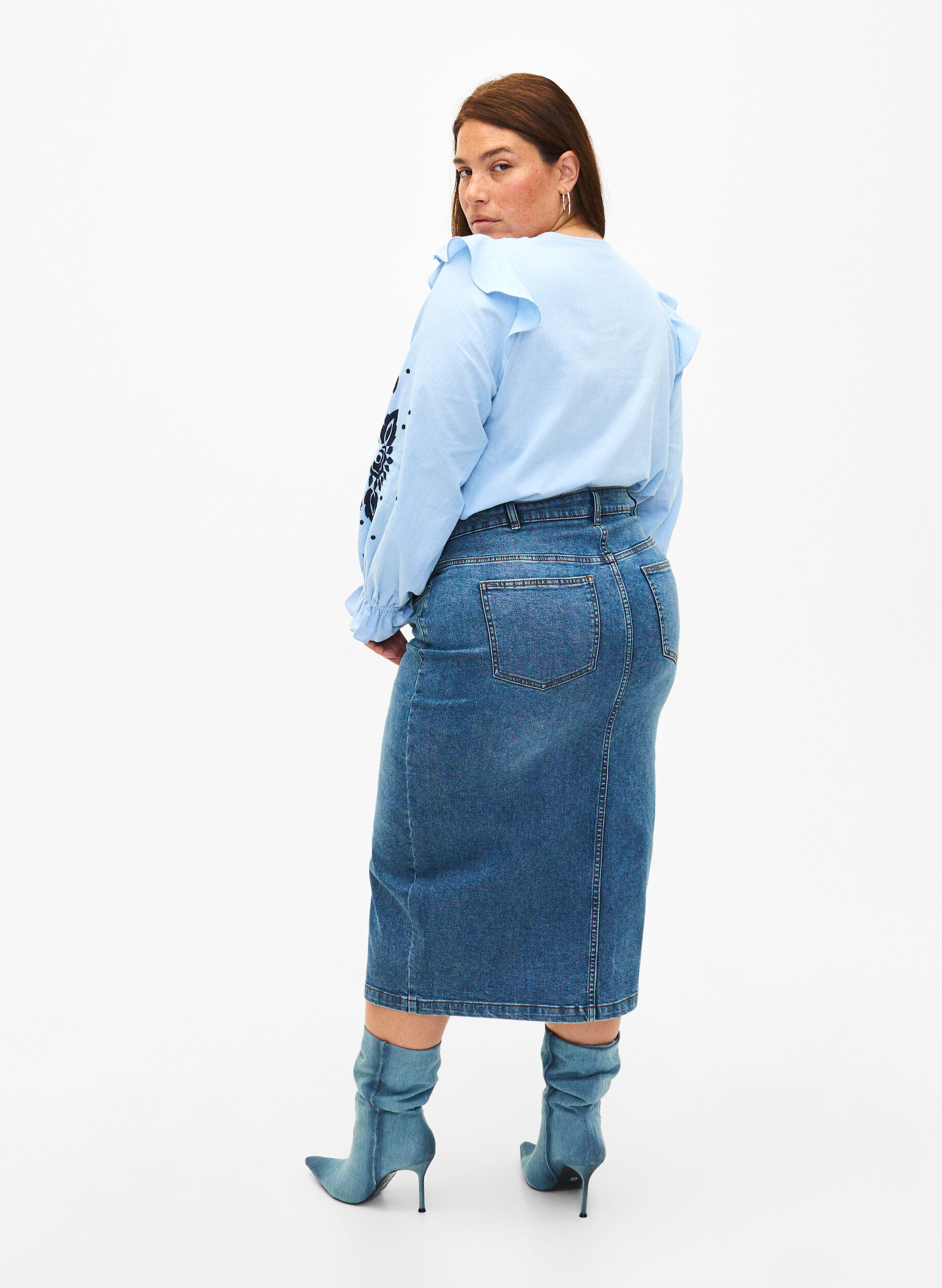 Zizzifashion Denim skirt with front slit, Blue denim, Model image number 1