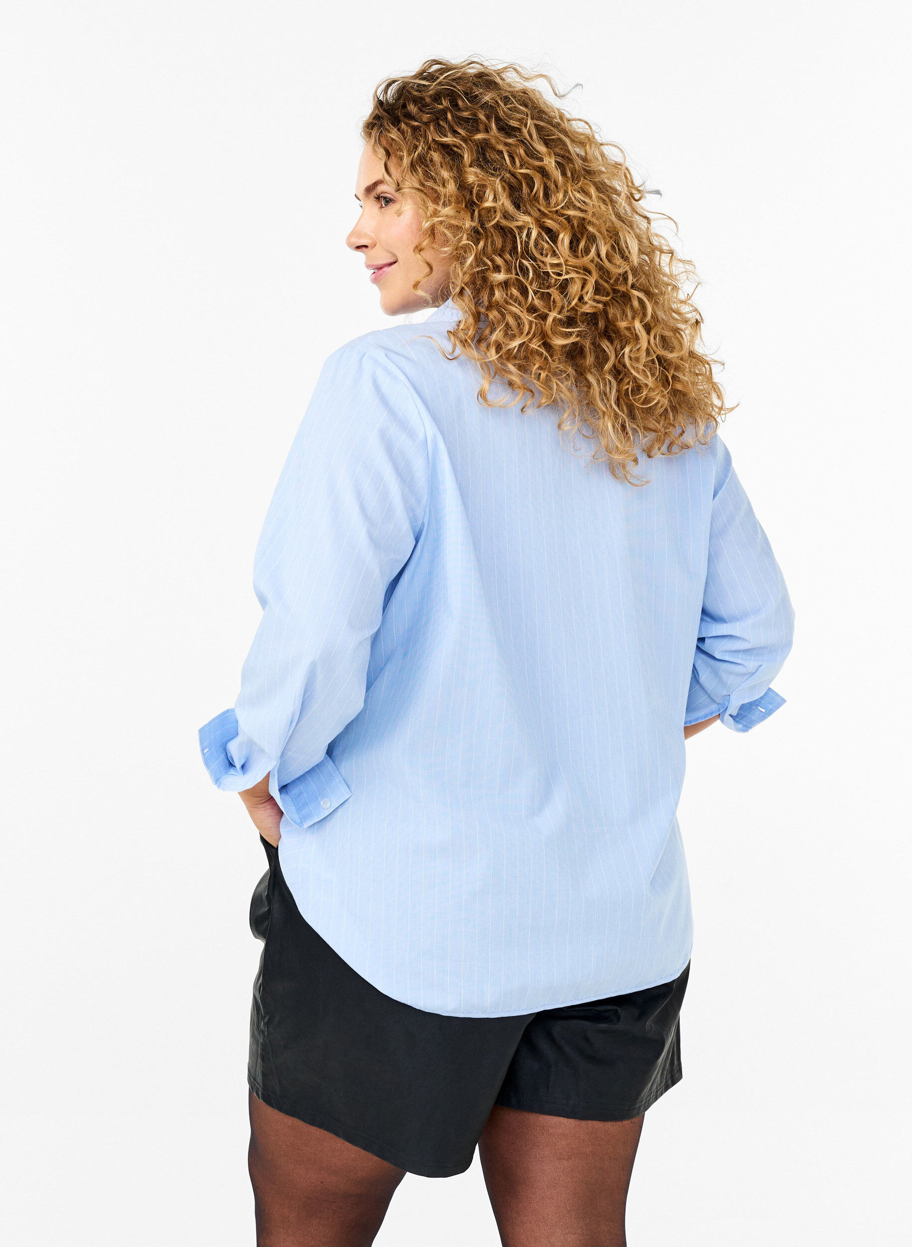 Zizzifashion Loose faux leather shorts, Black, Model image number 1