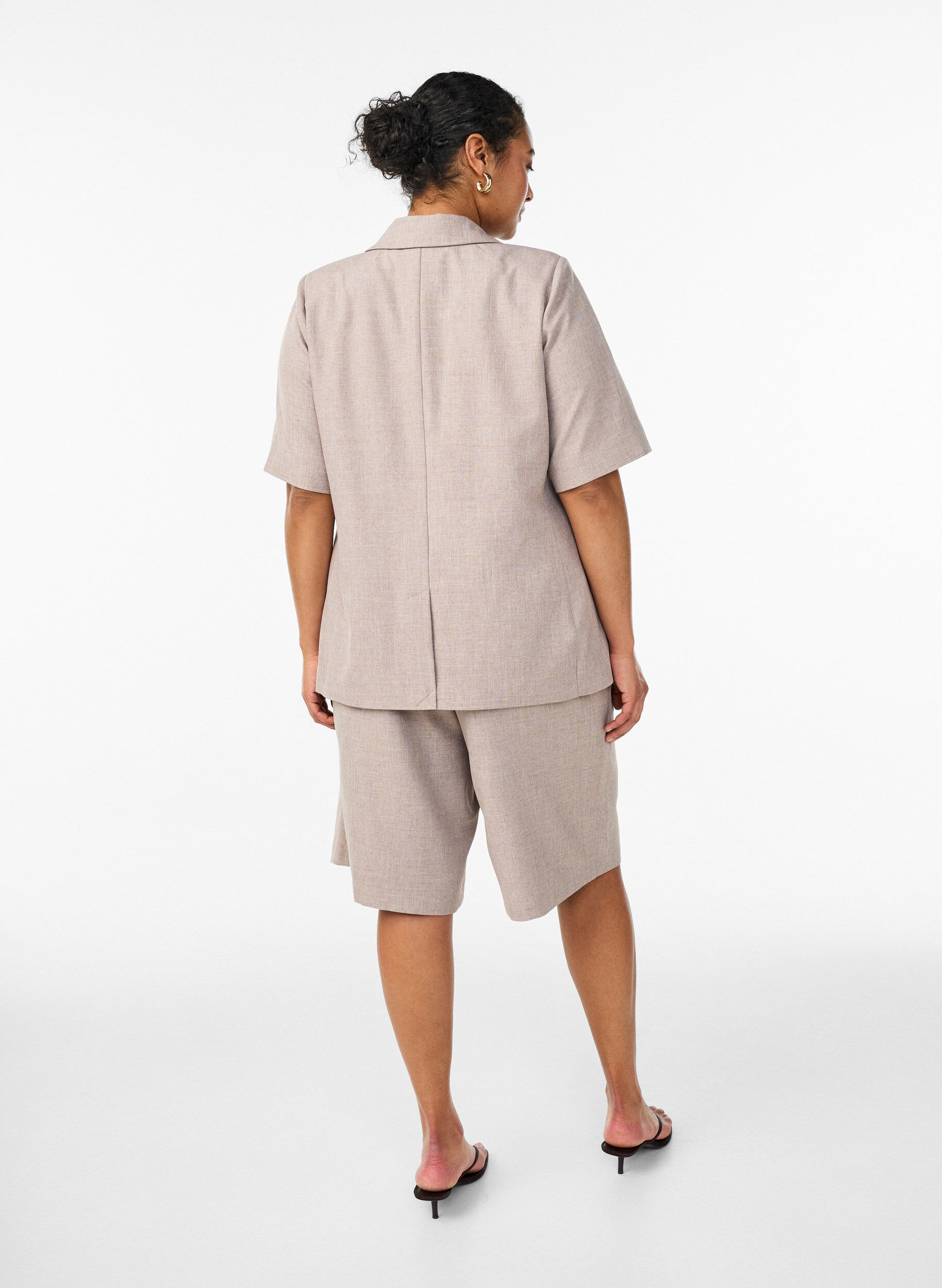 Zizzifashion Loose high-waisted Bermuda shorts, Brown, Model image number 1