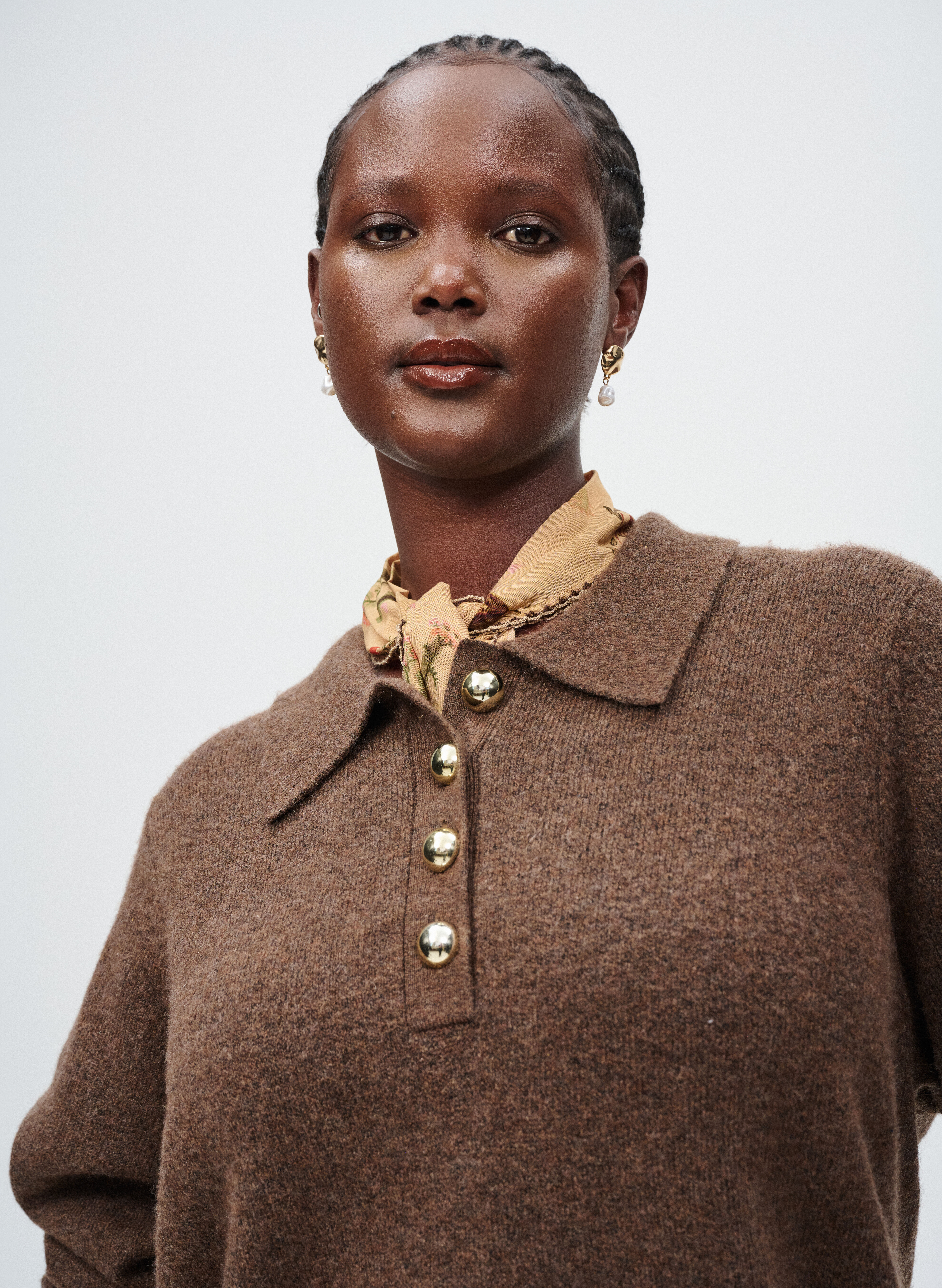 Zizzifashion Knitted dress with gold buttons, , Model