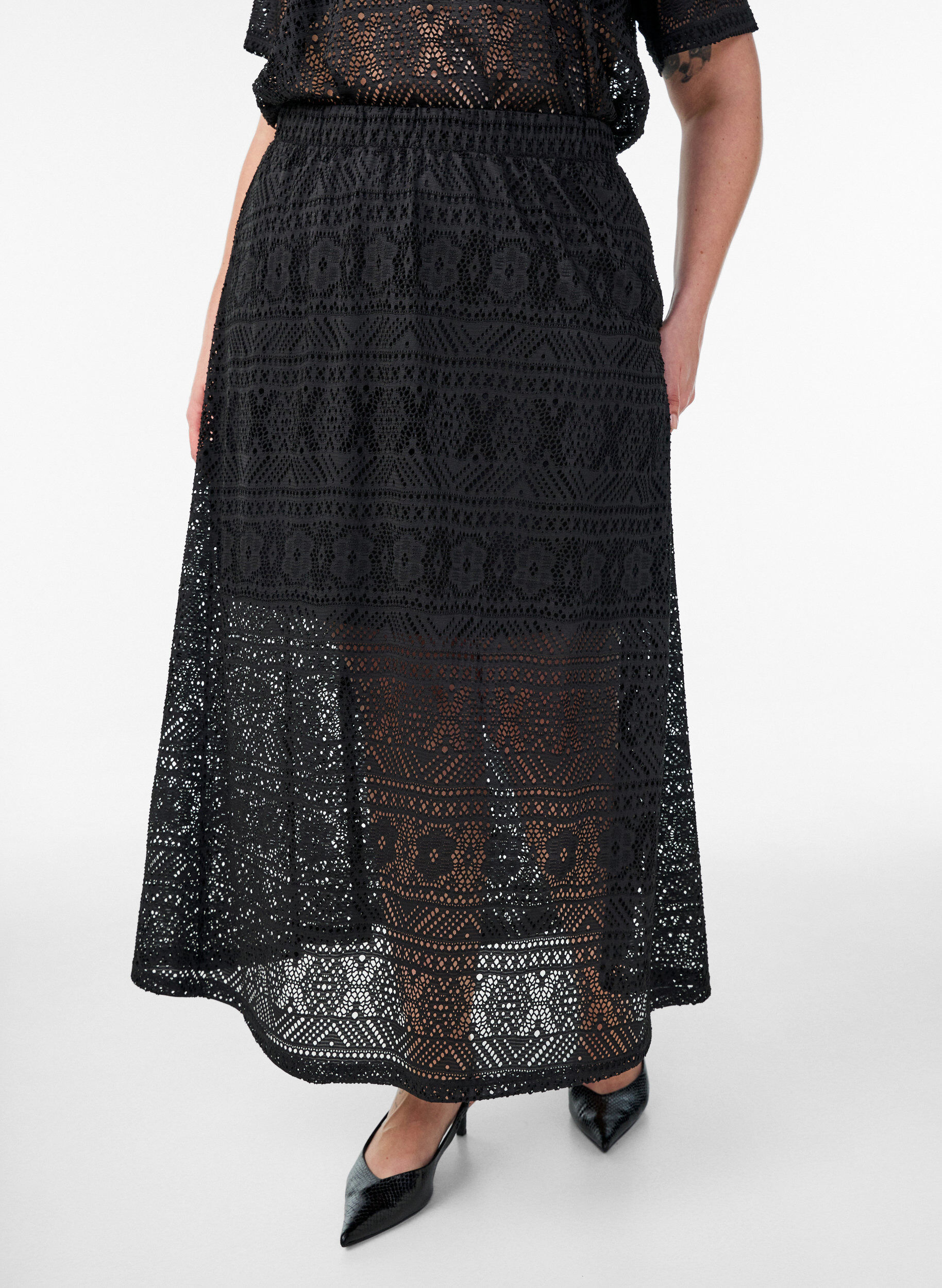 Zizzifashion Long eyelet skirt with an elasticated waistband, Black, Model image number 2