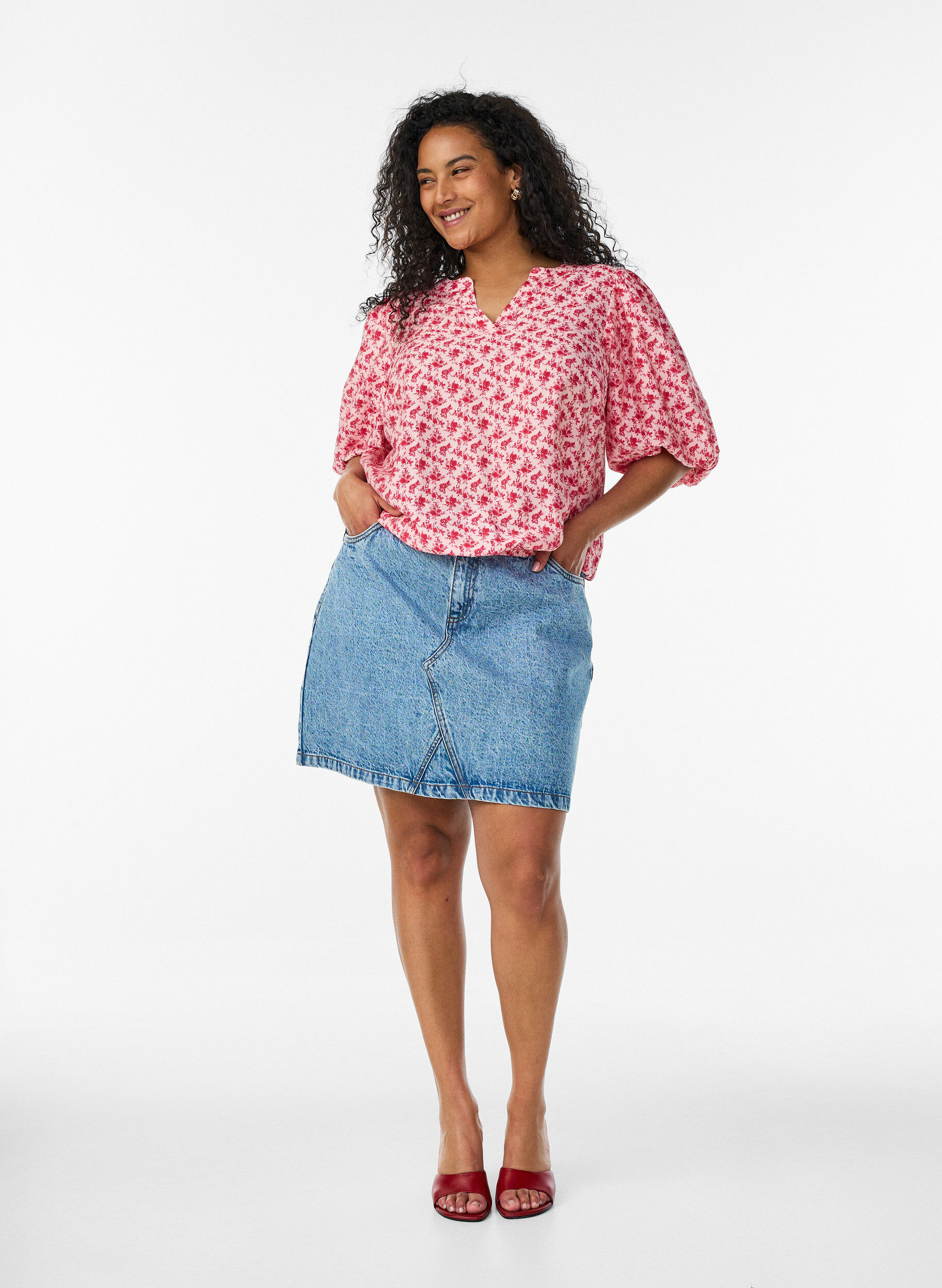 Zizzifashion Floral viscose blouse with balloon sleeves, Red, Model image number 1