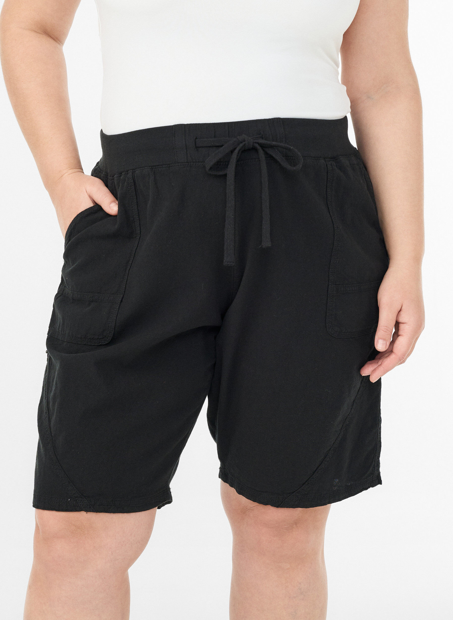 Zizzifashion Loose cotton shorts with pockets, Black, Model image number 3