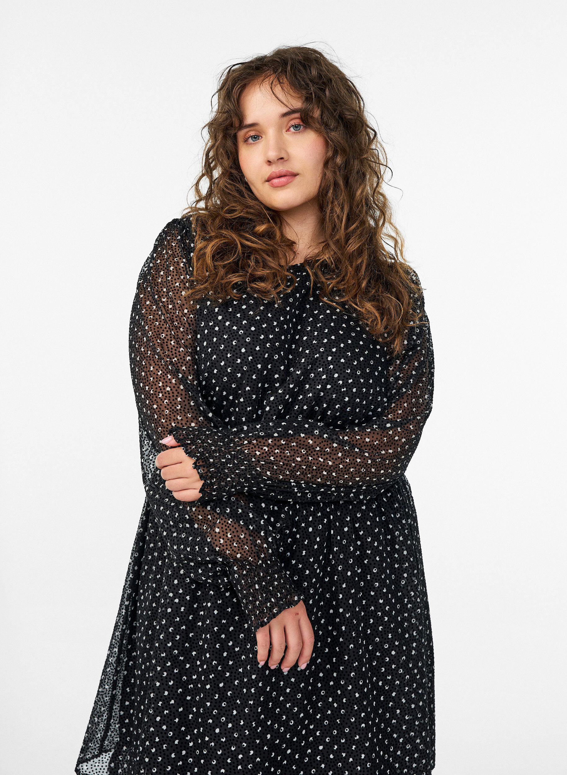 Zizzifashion Midi dress in chiffon with dotted pattern, Black, Model image number 2