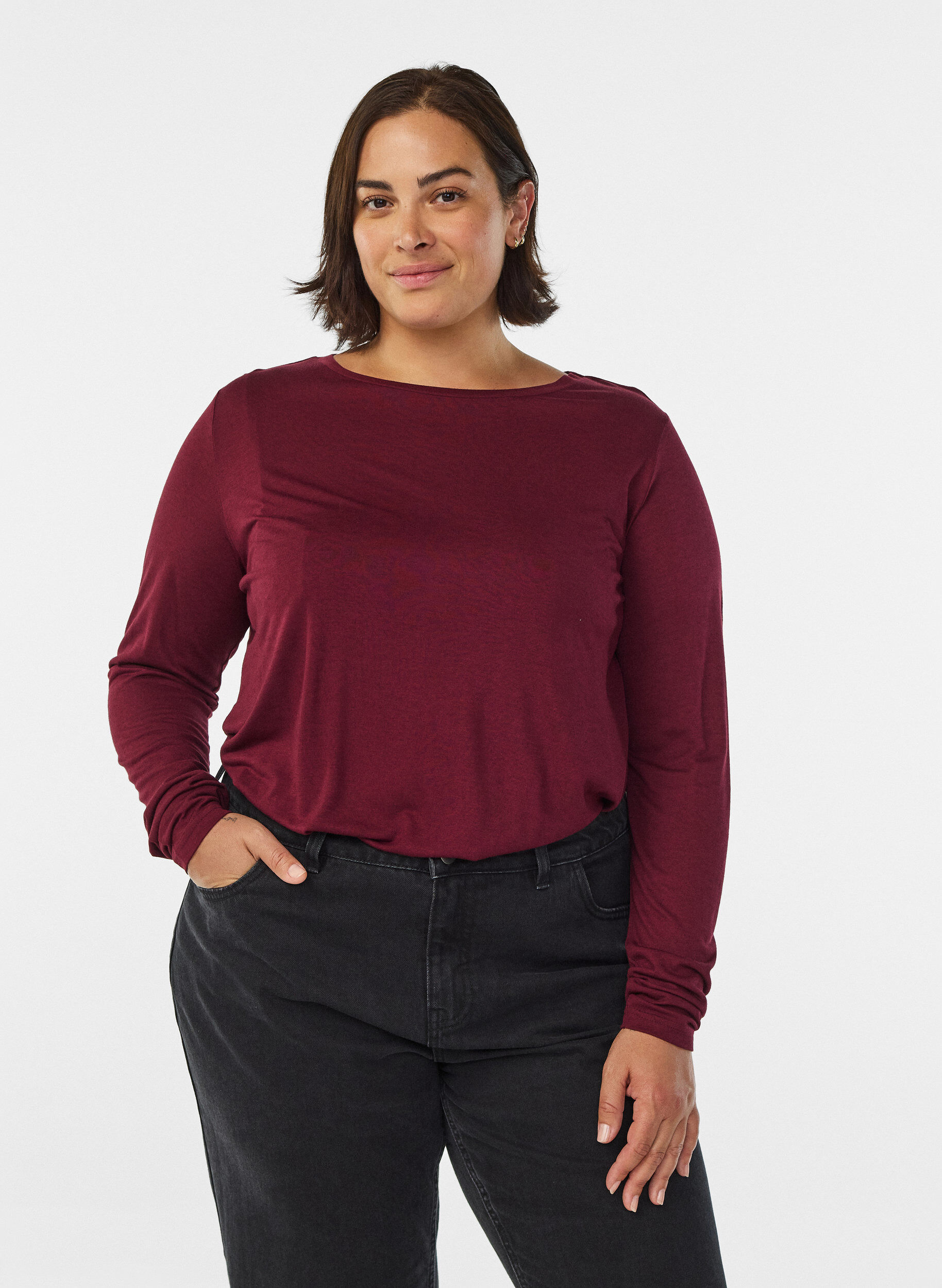 Long-sleeved blouse in wool and viscose, Dark Bordeaux, Model