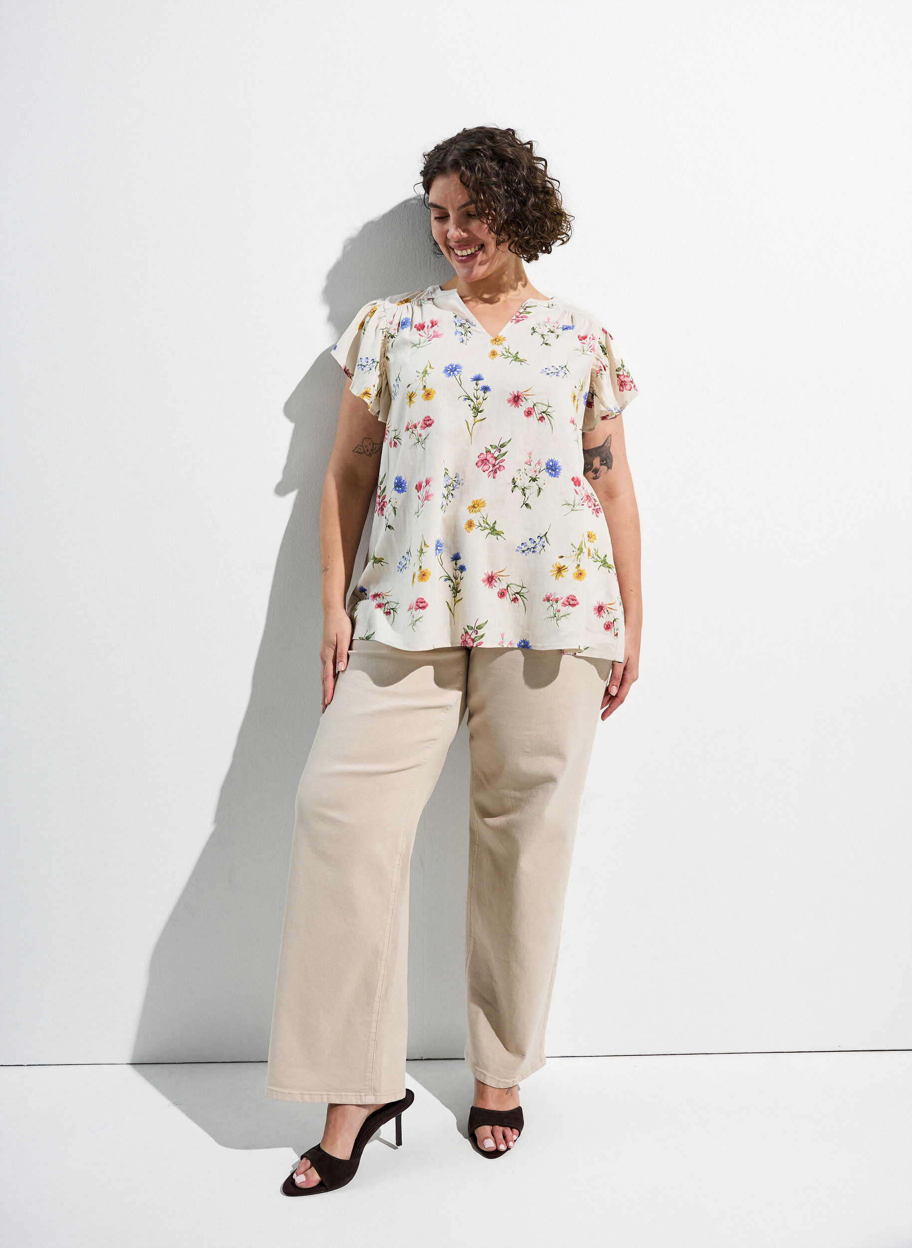 Zizzifashion Viscose and linen blouse with ruffle sleeves, Beige, Image image number 0