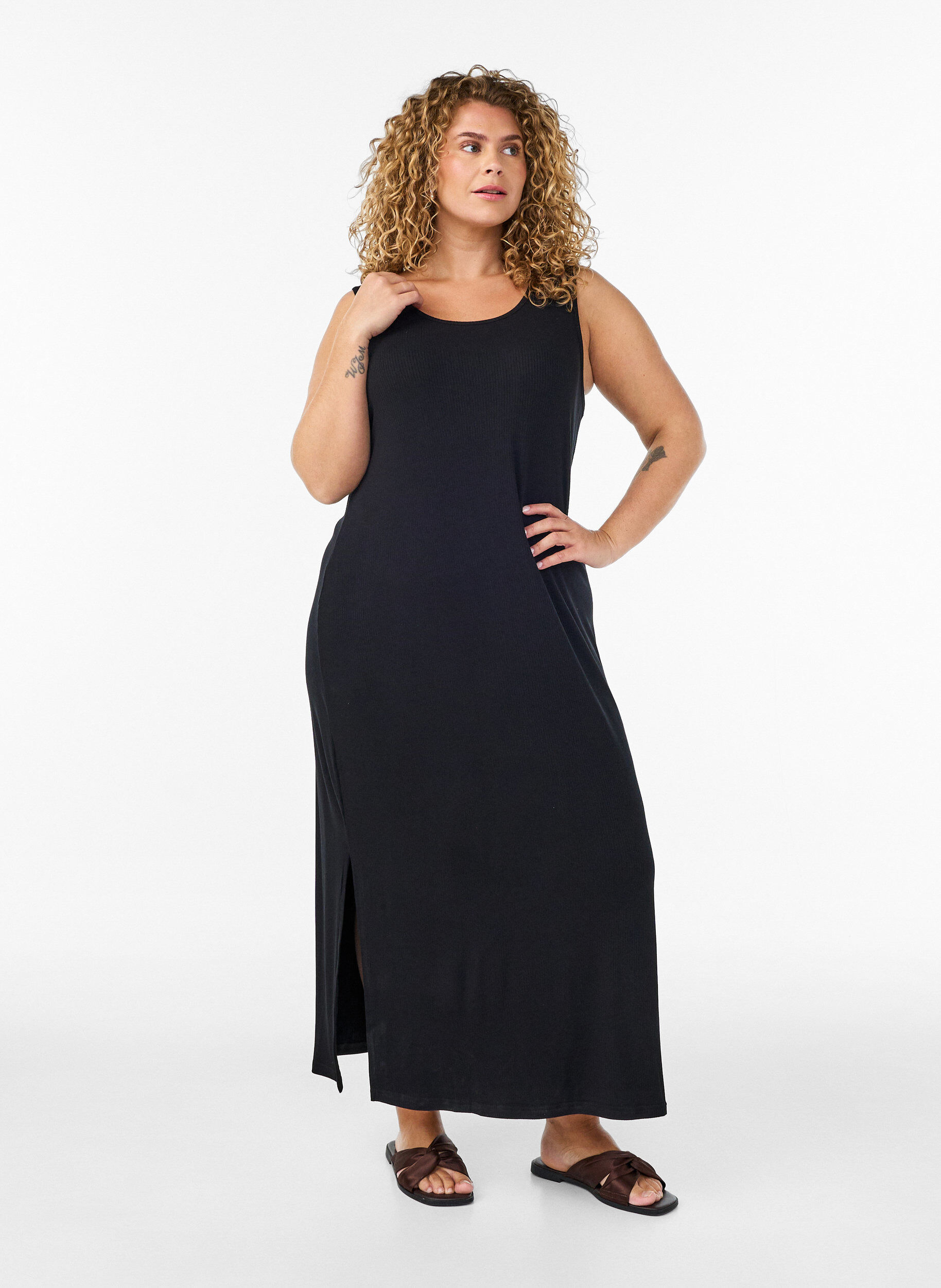 Sleeveless ribbed dress in viscose, Black, Model