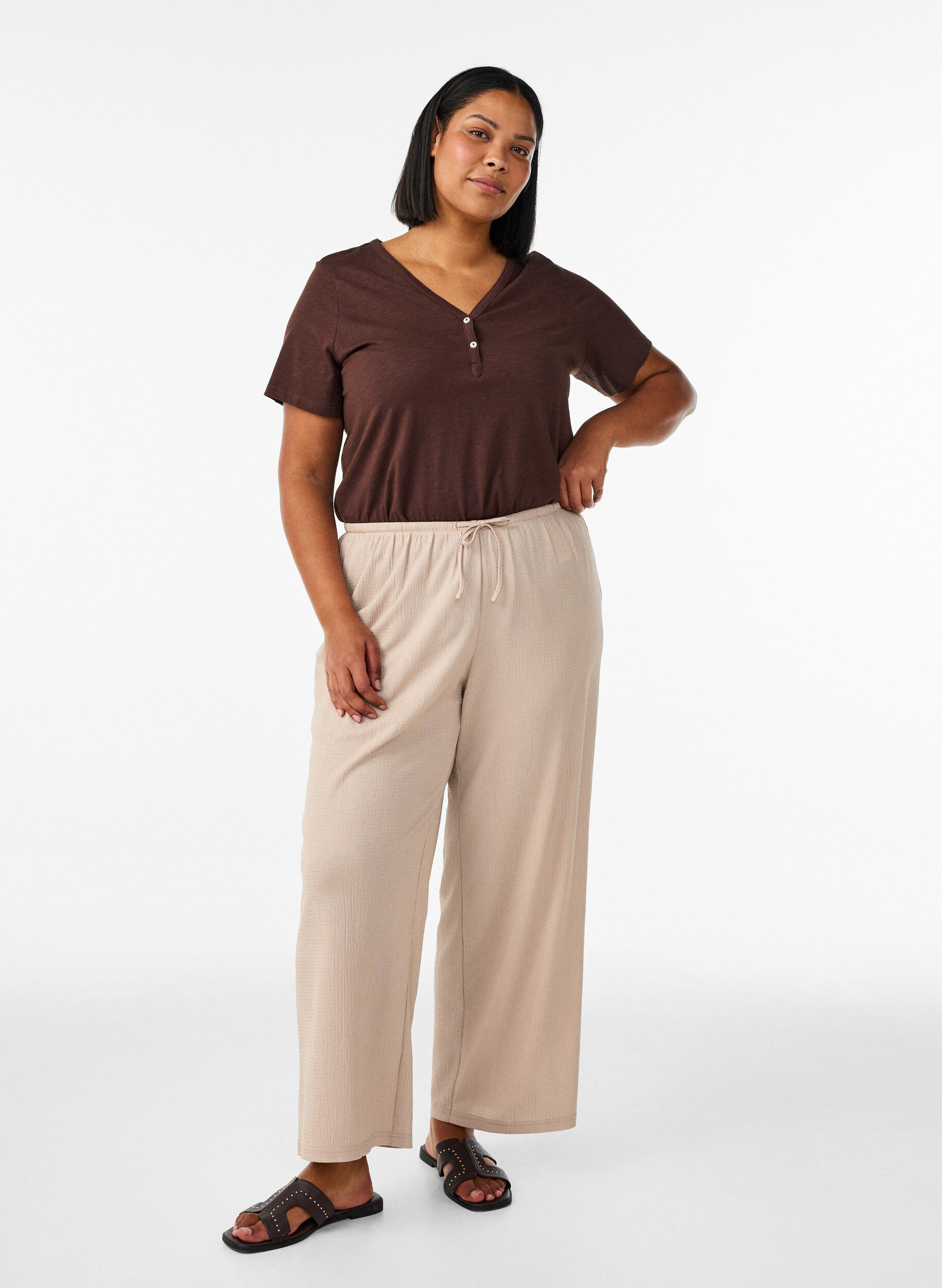 Zizzifashion T-shirt with button detail, Brown, Model image number 1