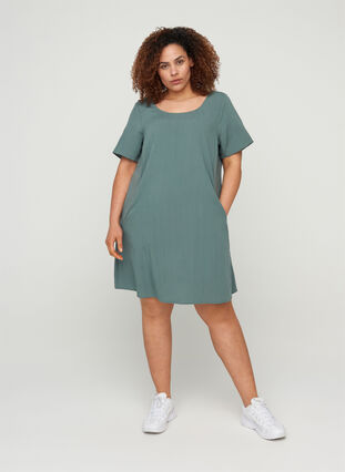 Short-sleeved viscose dress with pockets, Balsam Green, Model image number 2