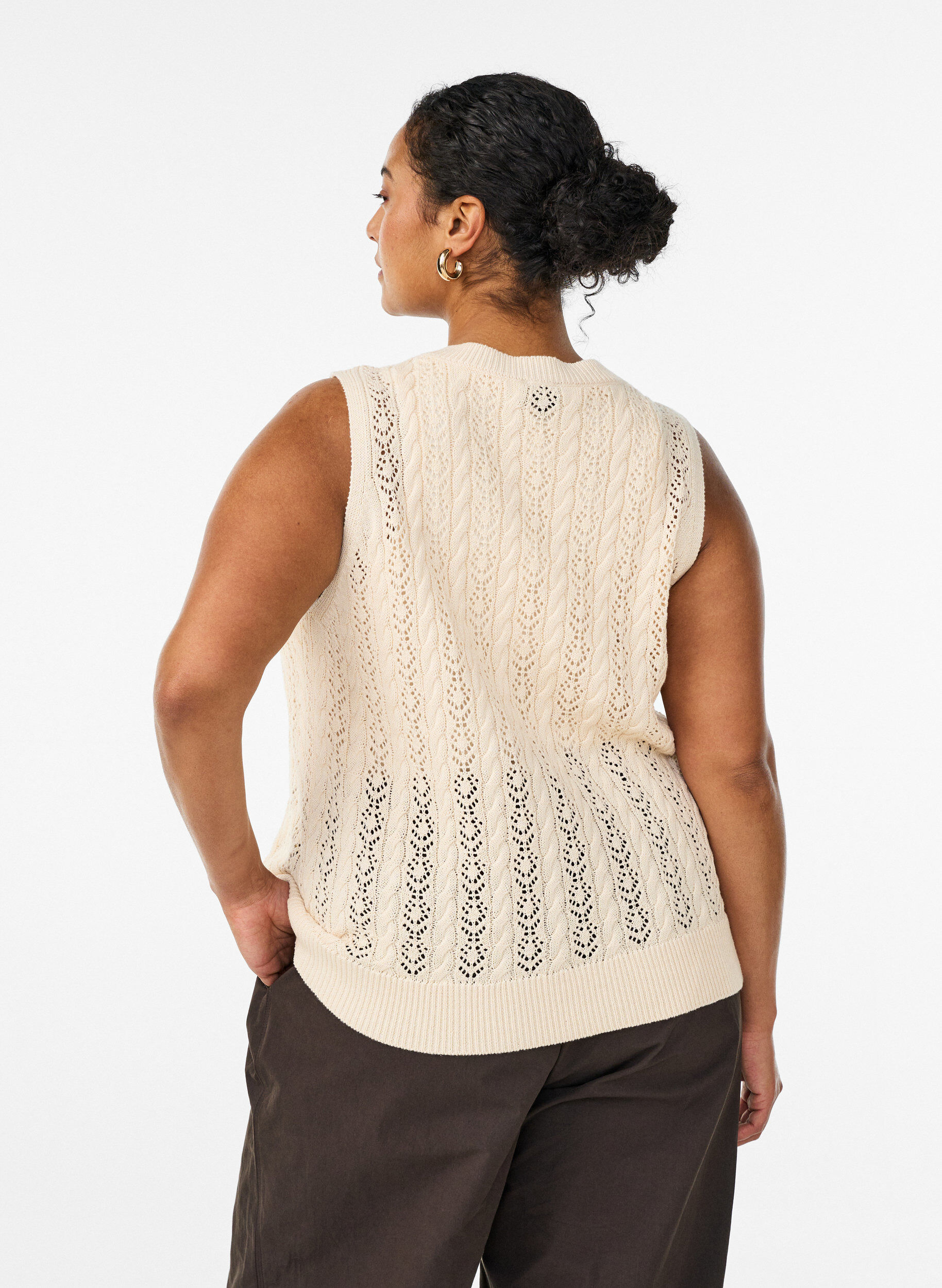 Zizzifashion Knitted vest with eyelet embroidery and tie fastening, Beige, Model image number 2