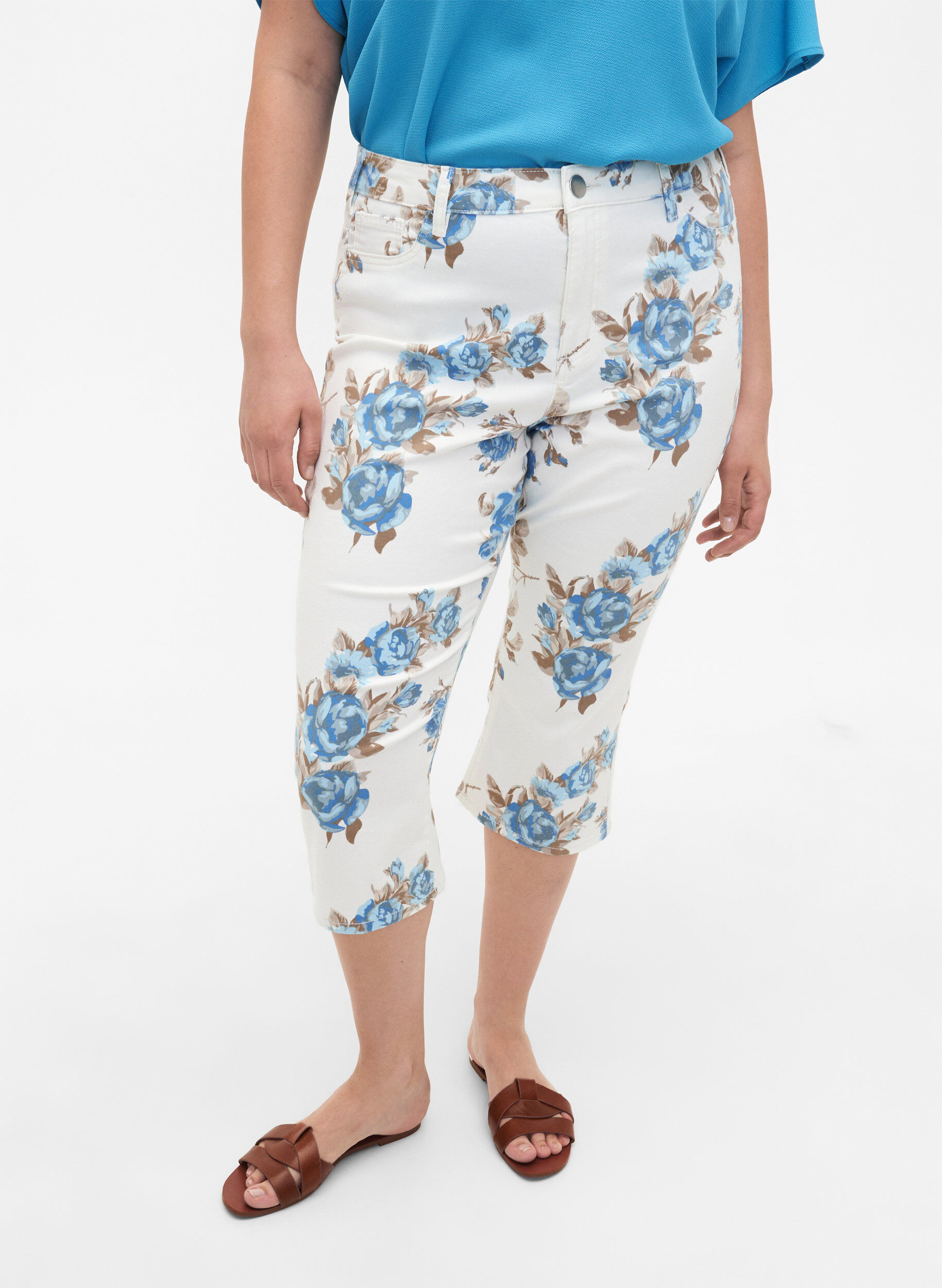 Zizzifashion Amy high waist capri jeans with floral print, White B.AOP, Model image number 2