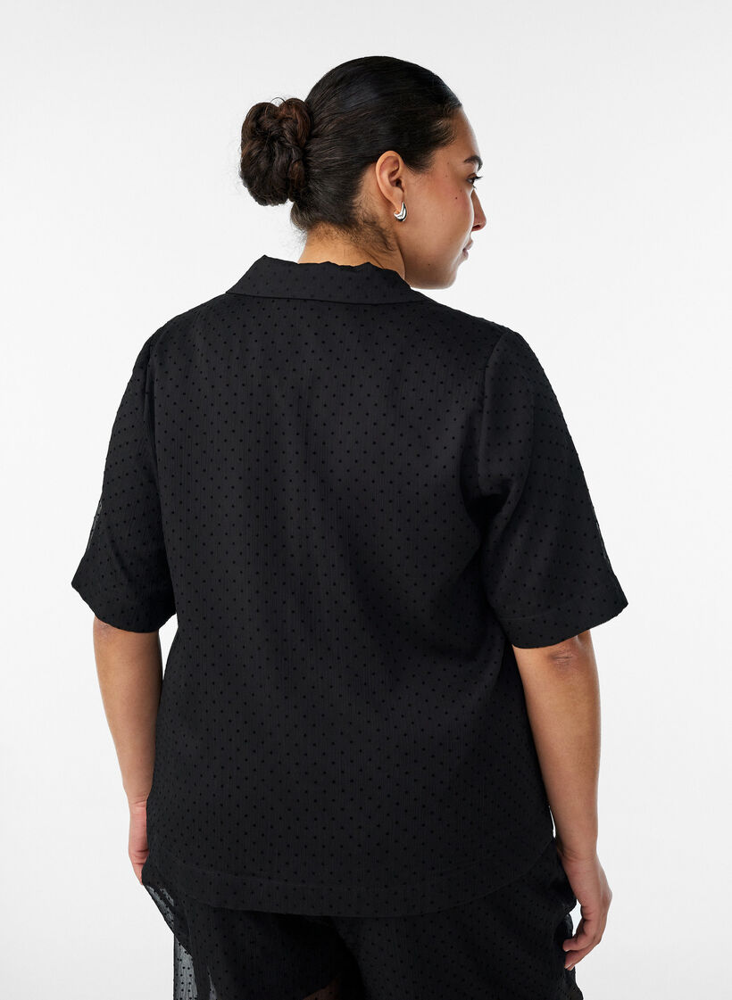 Polka dot shirt blouse with lapels, Black, Model