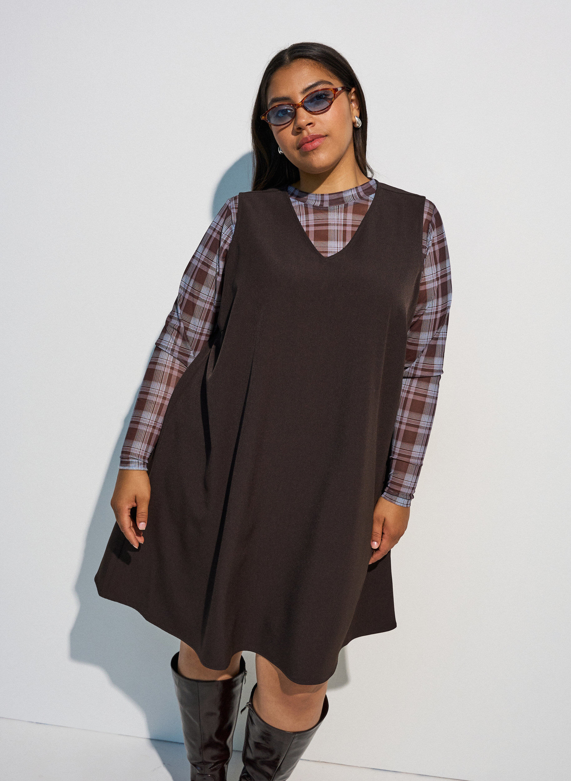 Sleeveless pinstripe A-line dress, Brown, Model