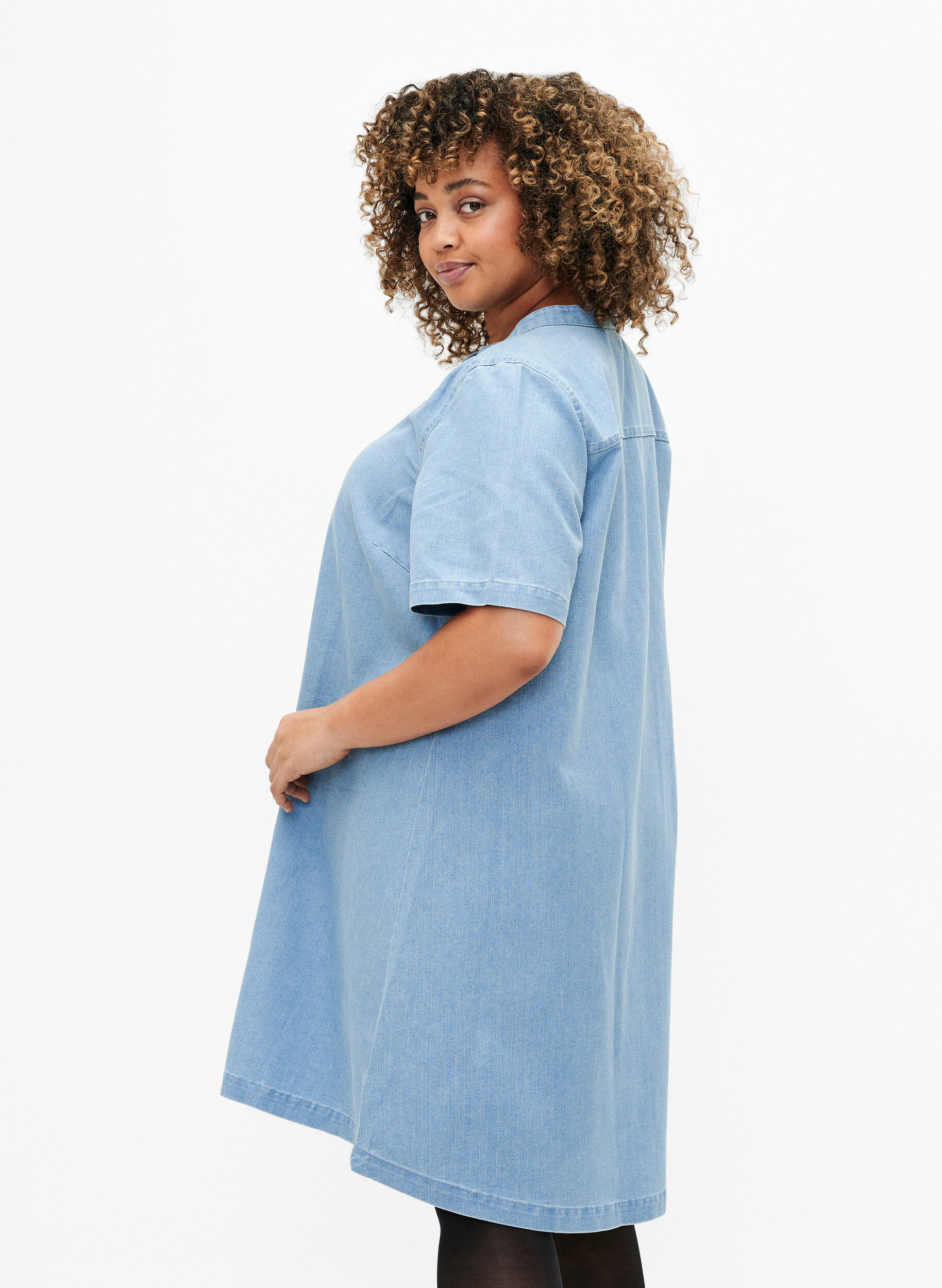 Zizzifashion A-shape denim dress with short sleeves, Light blue denim, Model image number 1