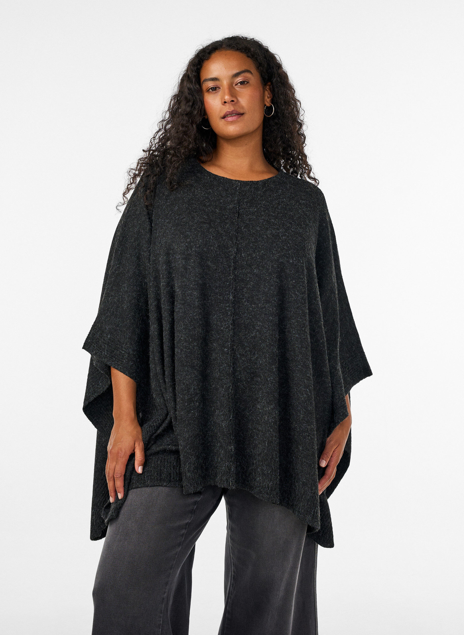 Round neck knitted poncho, Dark Grey, Model