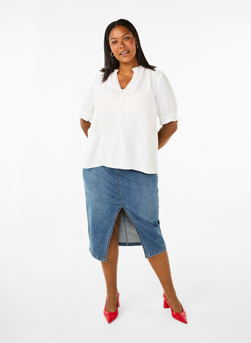 Short-sleeved viscose blouse with ruffle details, Bright White, Model image number 3