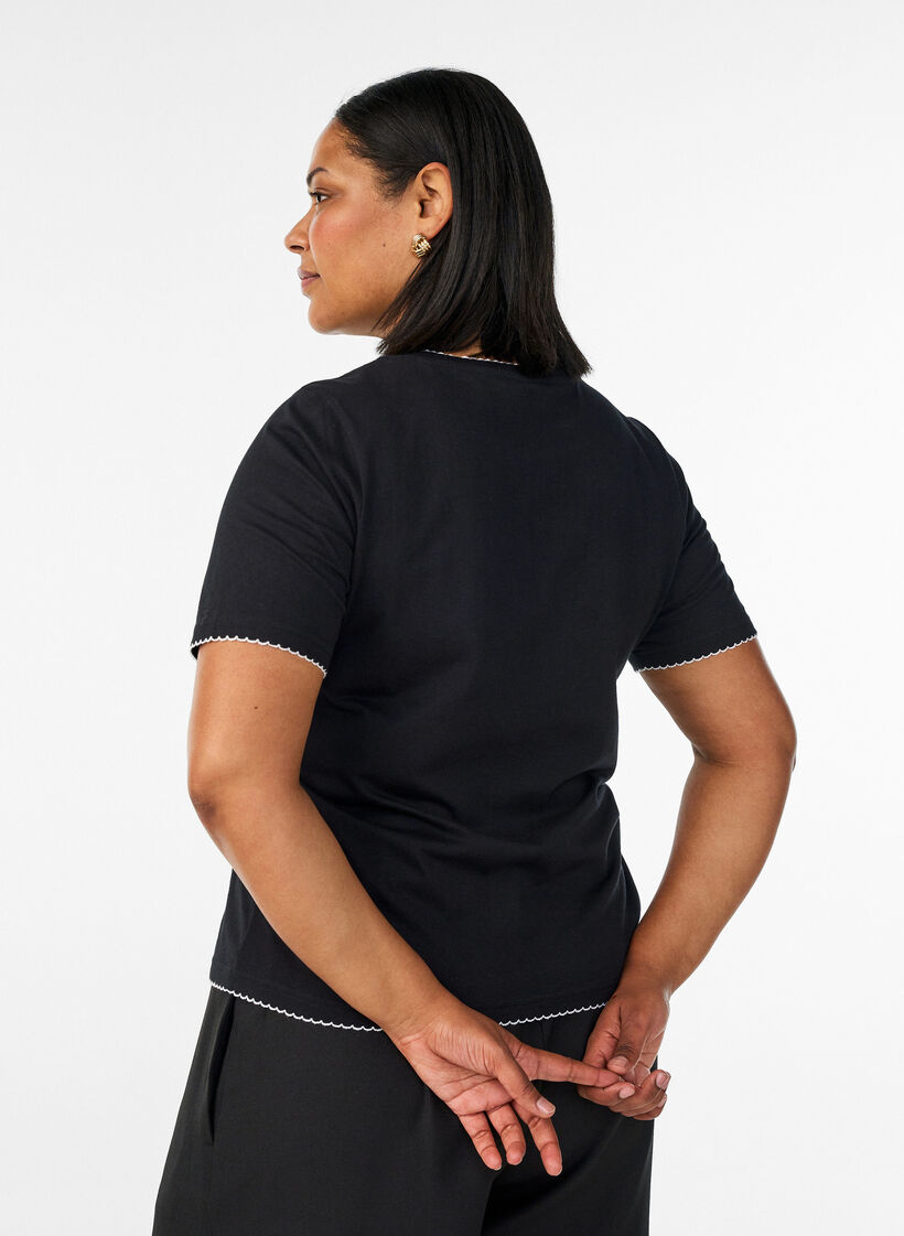 Cotton T-shirt with wavy contrasting edges, Black, Model image number 2