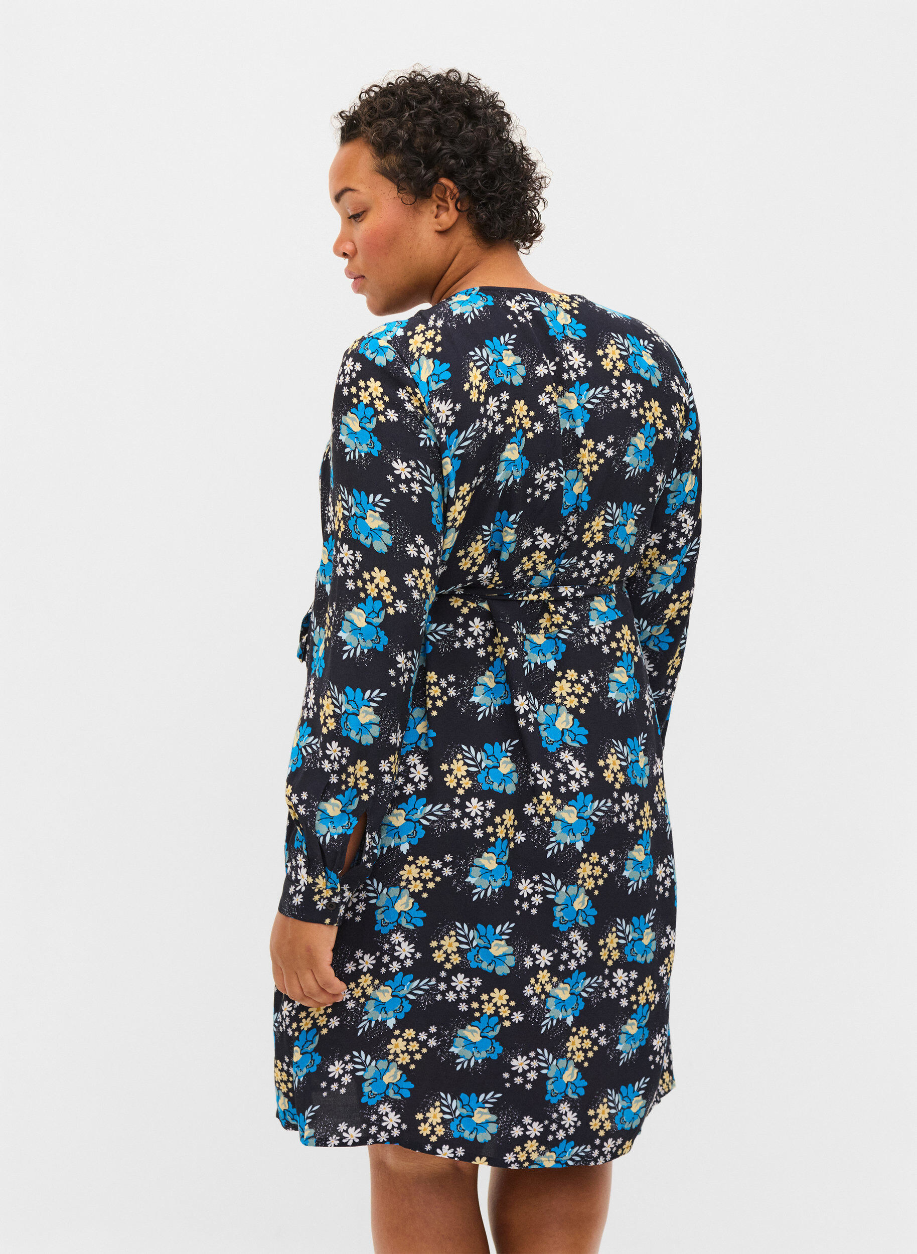 Zizzifashion Floral maternity wrap dress in viscose, Blue, Model image number 2