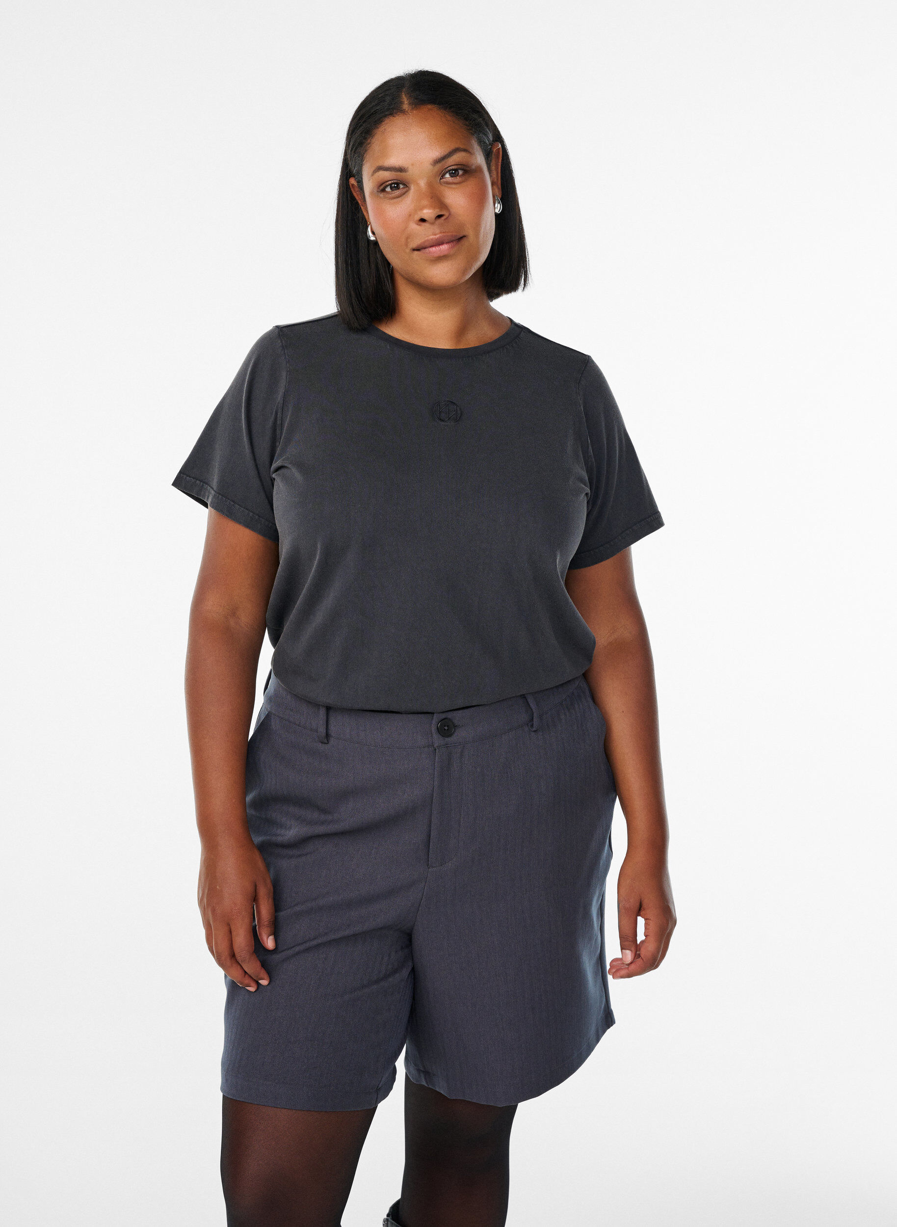 Tailored bermuda shorts with pockets, Dark Grey, Model