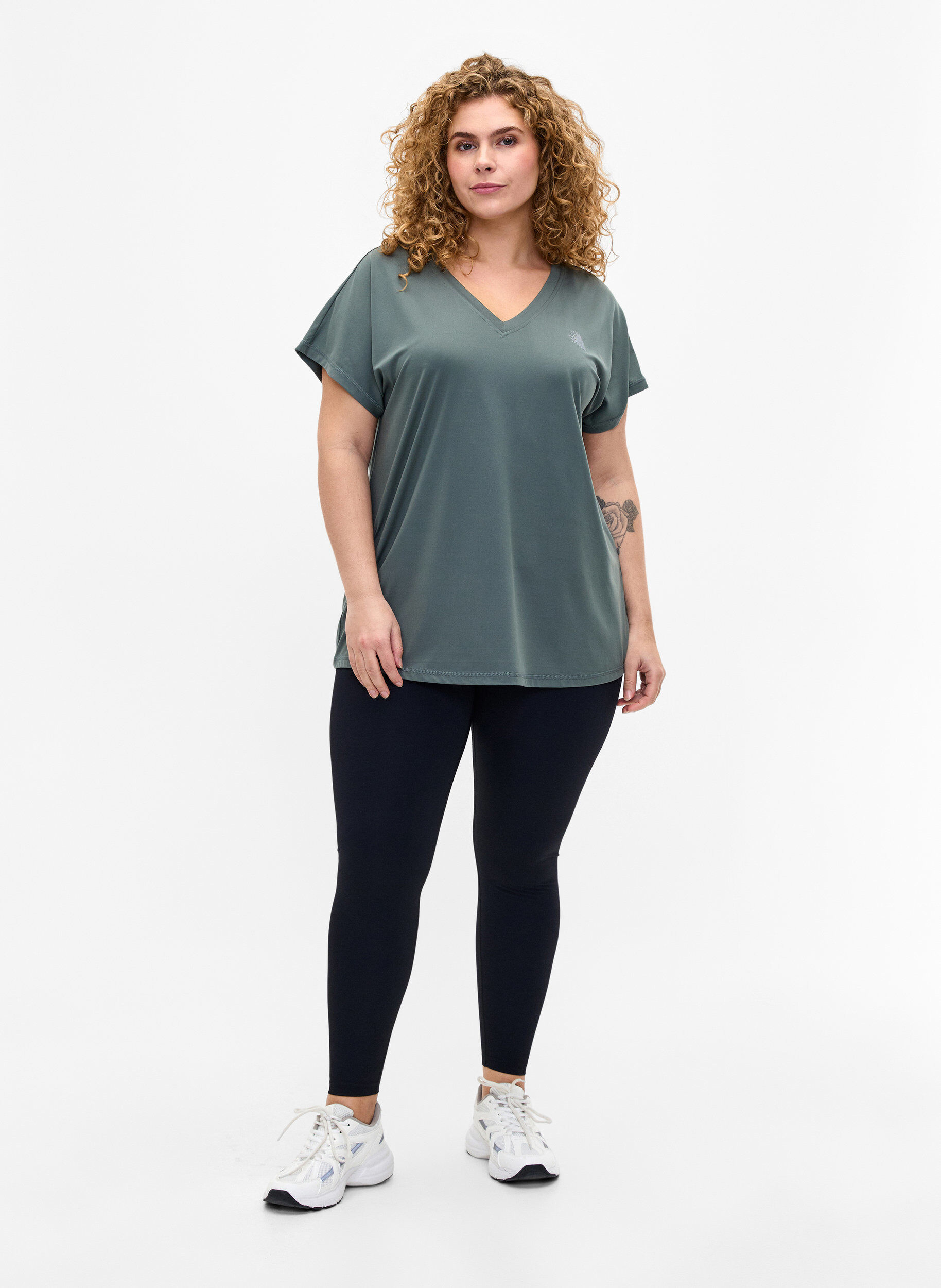 Zizzifashion Loose training t-shirt with v-neck, Balsam Green, Model image number 2