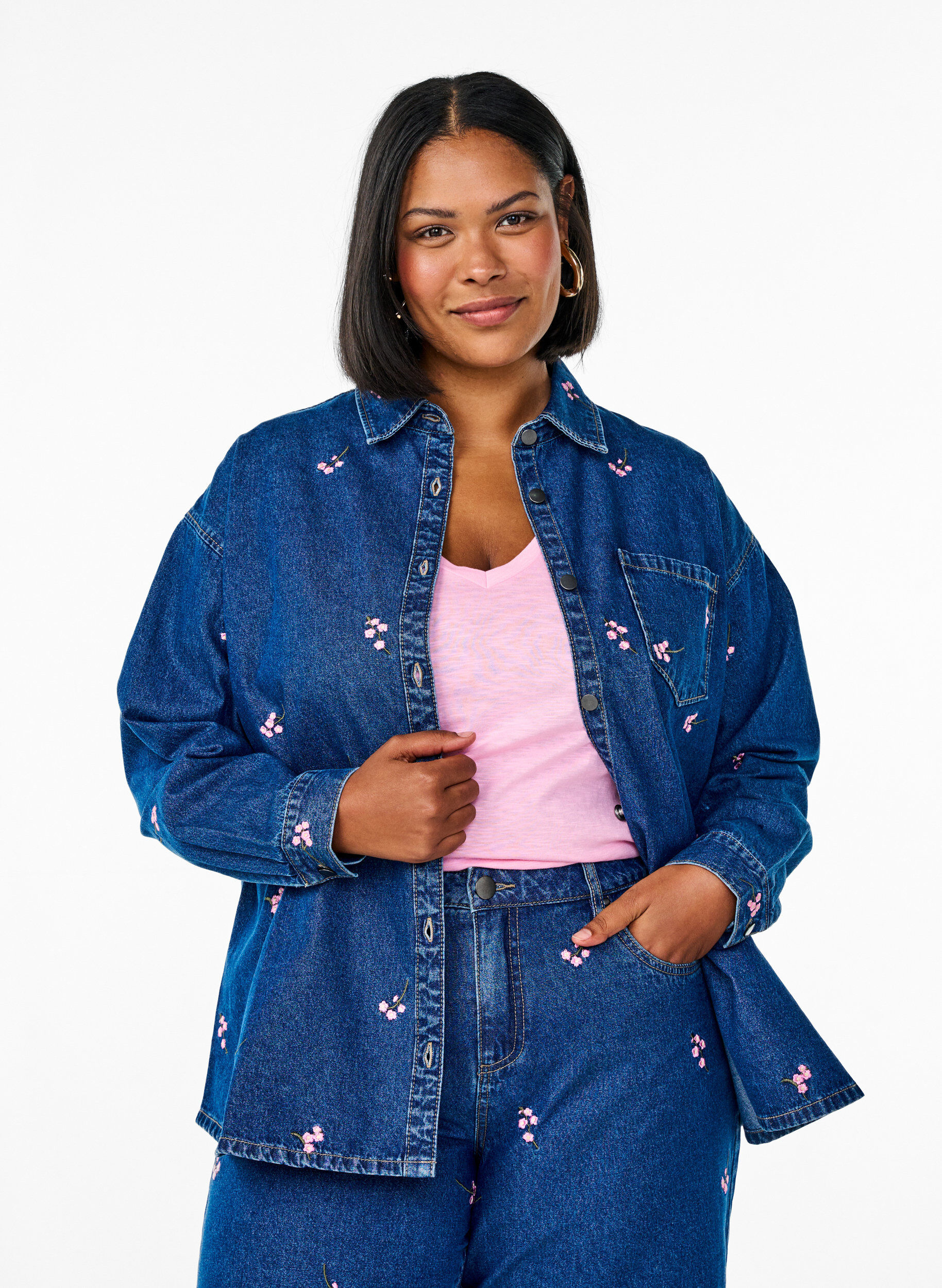 Denim shirt with embroidered flowers, Blue, Model