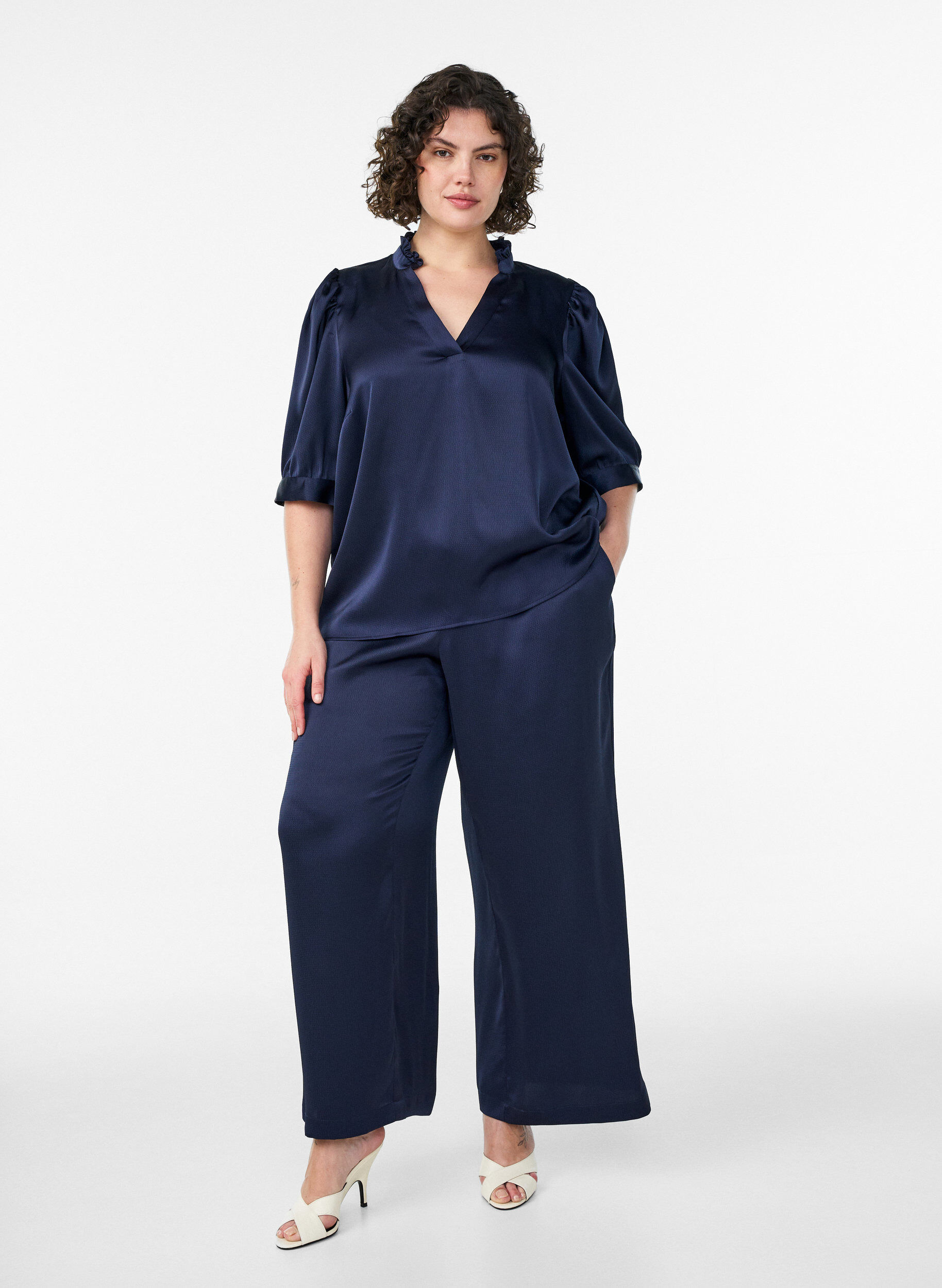 Zizzifashion Satin-look blouse with 1/2 sleeves and a ruffle collar, Blue, Model image number 1