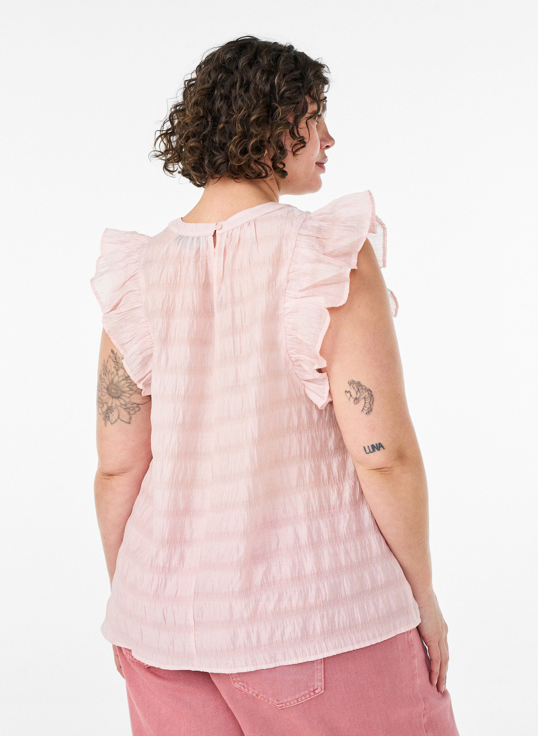 Zizzifashion Sleeveless blouse with texture and ruffles, Rose, Model image number 2