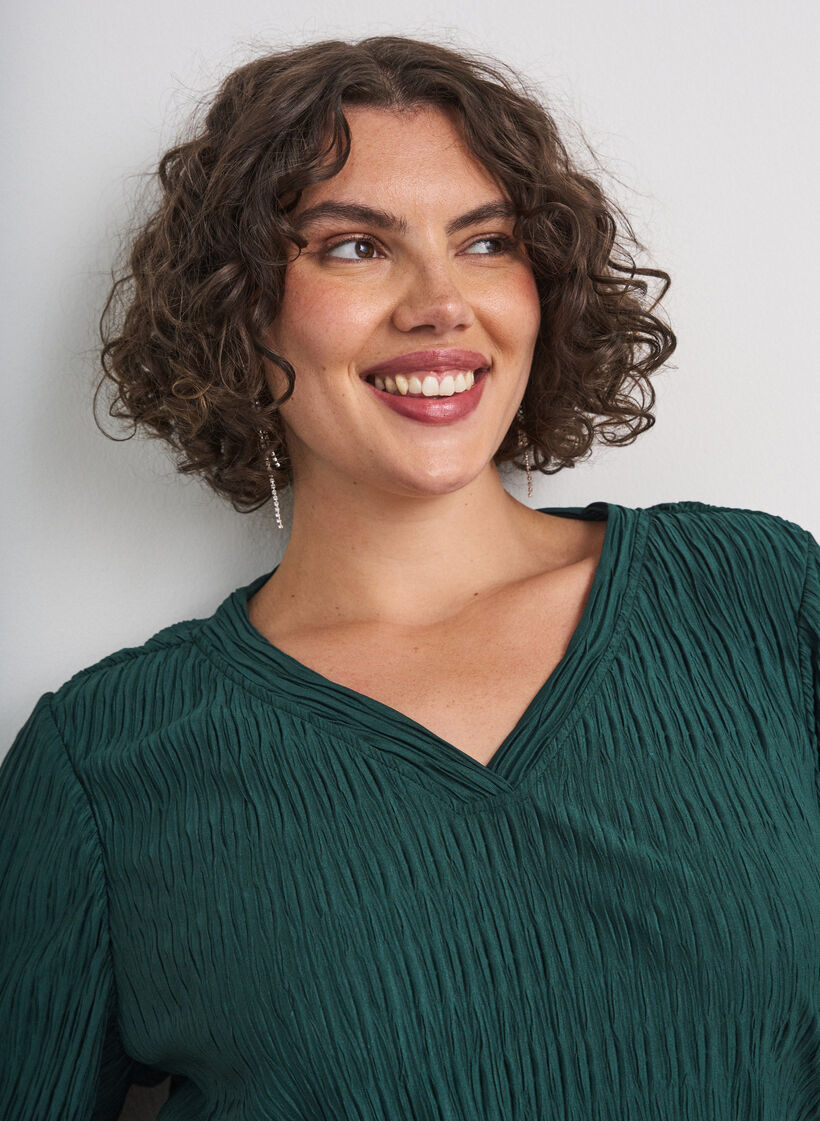 Blouse with wavy texture and balloon shape, Green, Model image number 3
