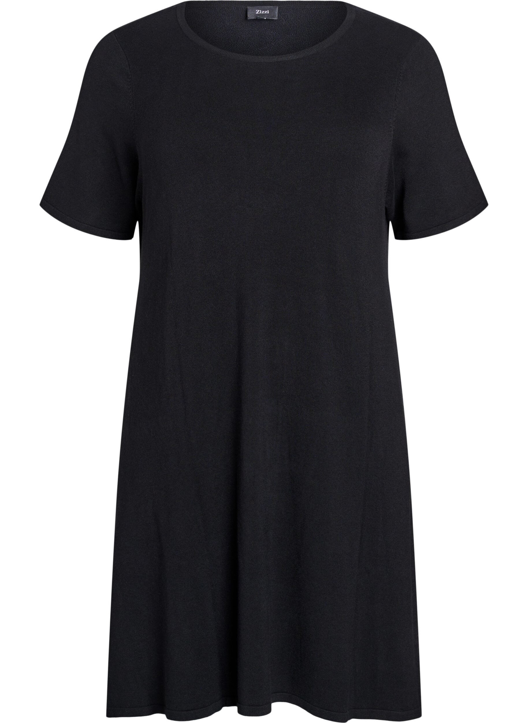 Knee-length knit dress with short sleeves