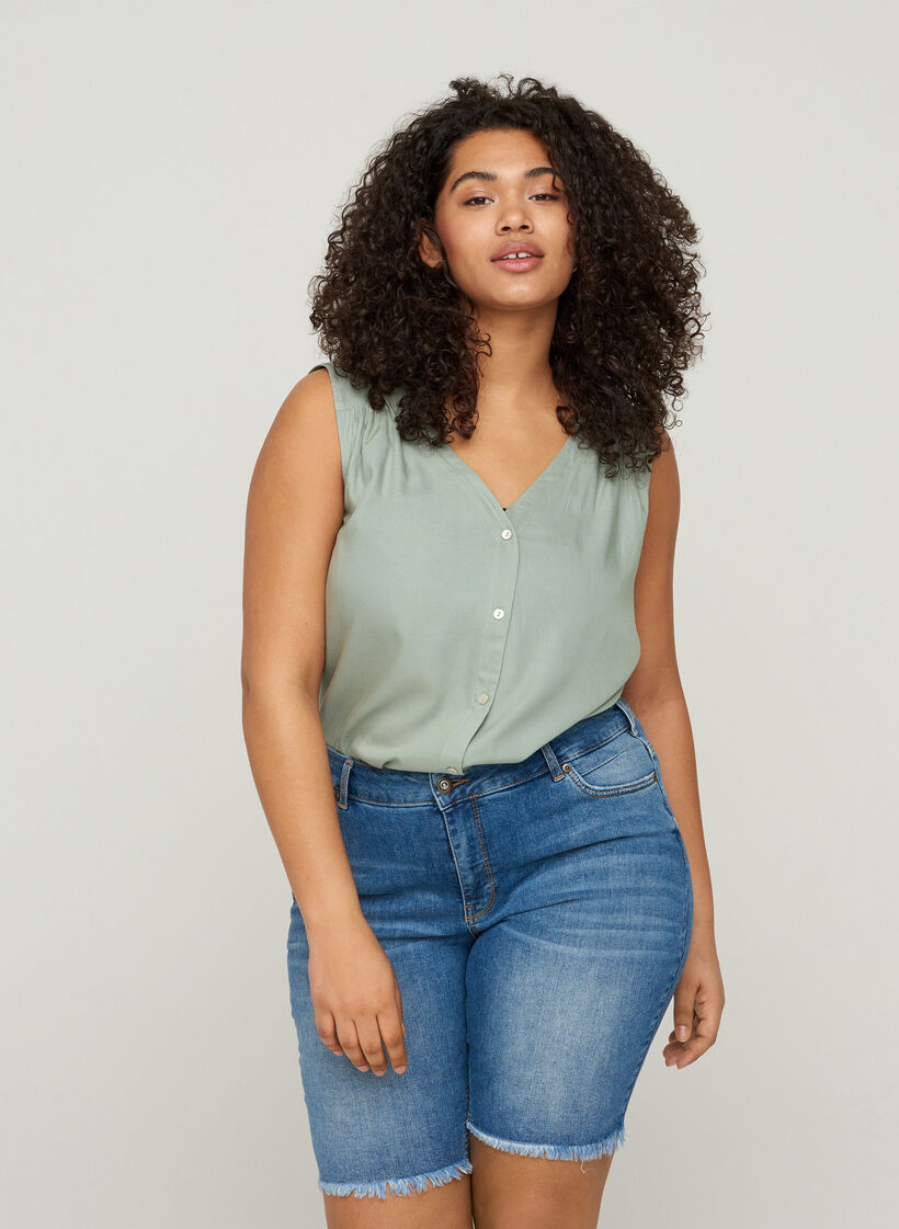 High-waisted denim shorts with raw hems, Dark blue denim, Model image number 0