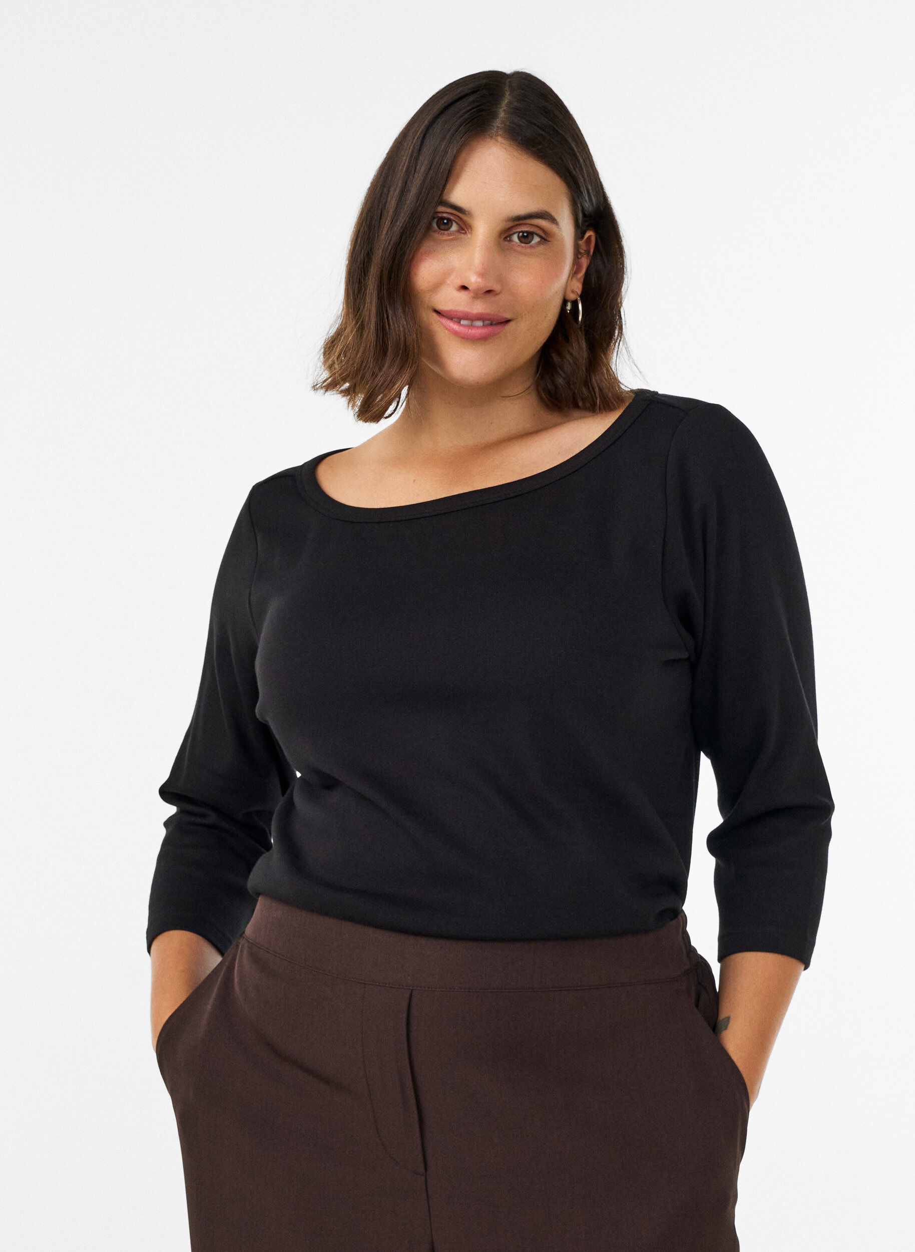 Basic T-shirt with boat neck and 3/4 sleeves, Black, Model