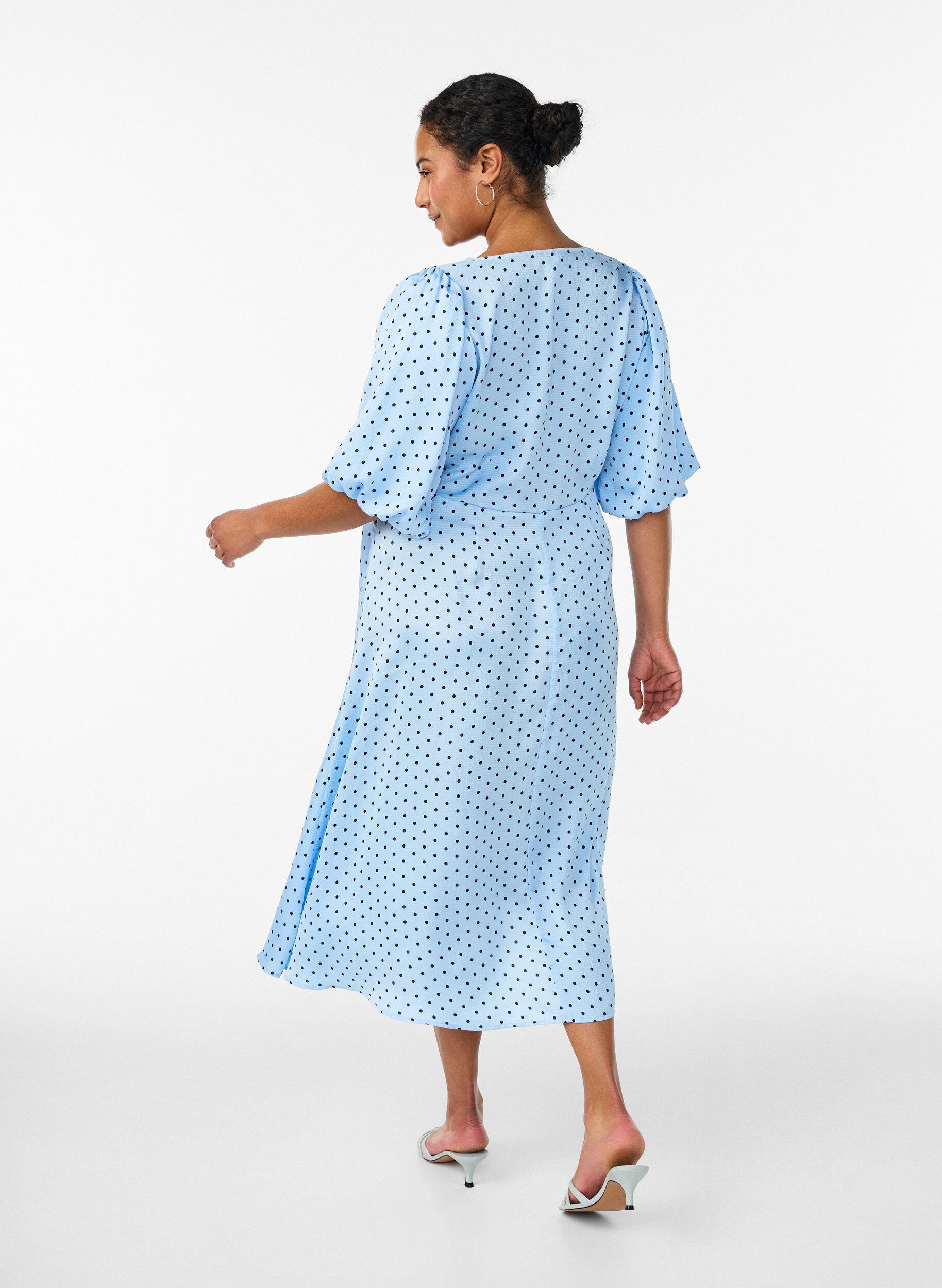 Zizzifashion Polka dot midi dress with square neckline, Light Blue, Model image number 2